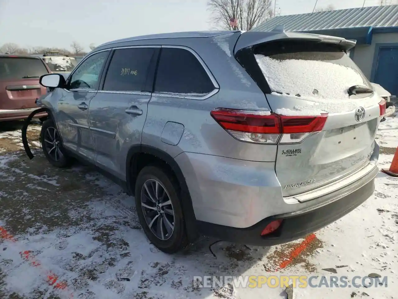 3 Photograph of a damaged car 5TDJZRFH0KS573993 TOYOTA HIGHLANDER 2019