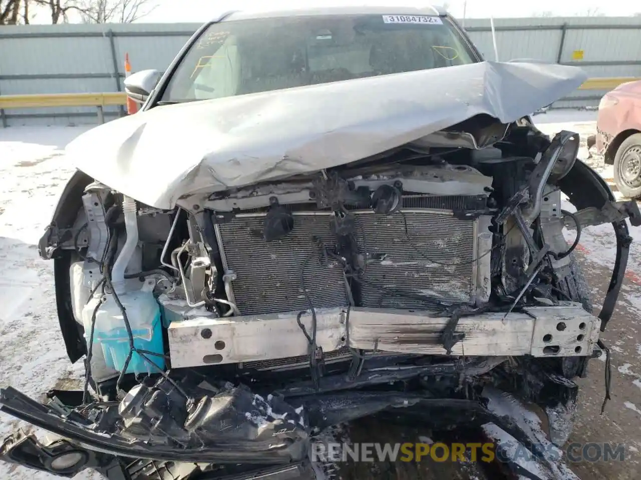 9 Photograph of a damaged car 5TDJZRFH0KS573993 TOYOTA HIGHLANDER 2019