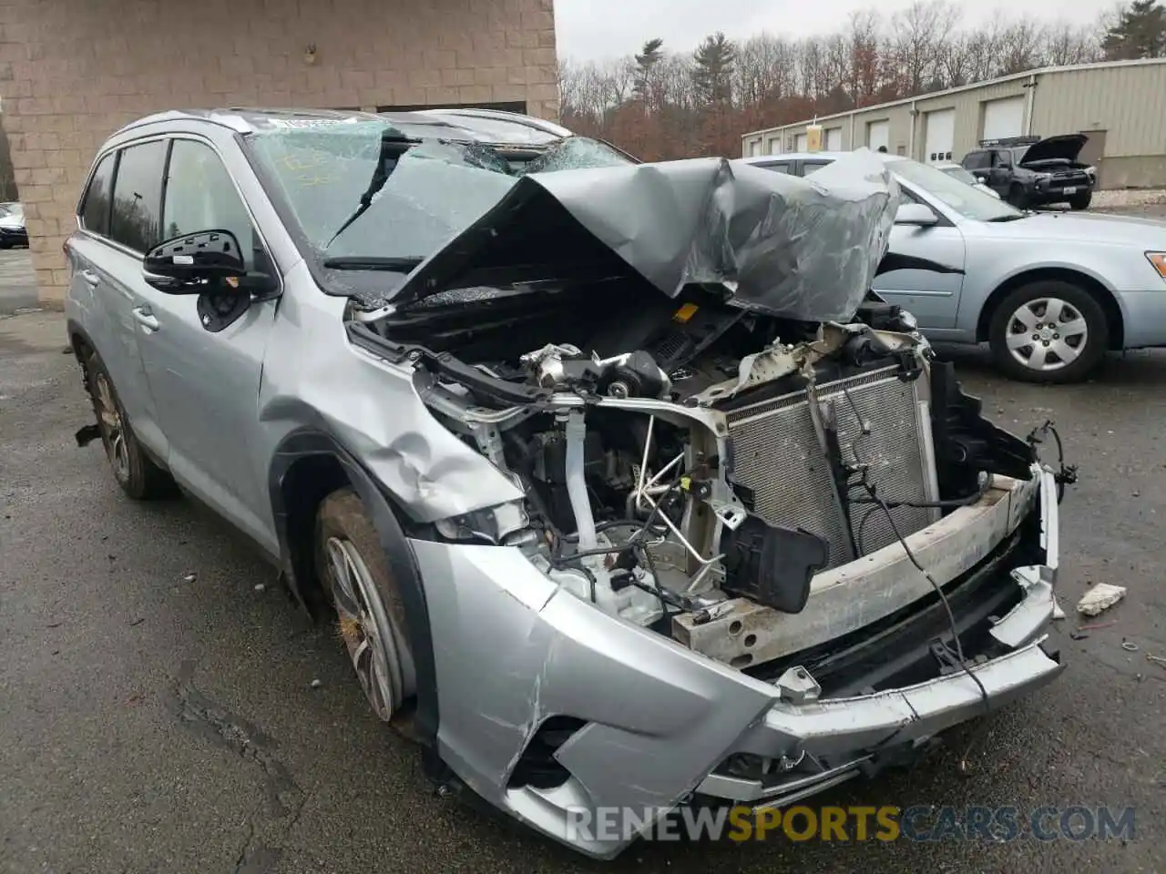 1 Photograph of a damaged car 5TDJZRFH0KS574349 TOYOTA HIGHLANDER 2019