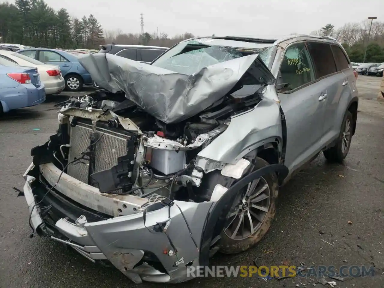 2 Photograph of a damaged car 5TDJZRFH0KS574349 TOYOTA HIGHLANDER 2019