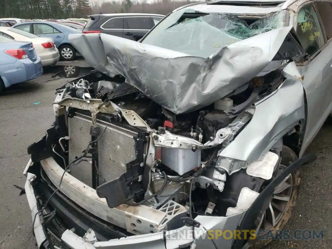 9 Photograph of a damaged car 5TDJZRFH0KS574349 TOYOTA HIGHLANDER 2019