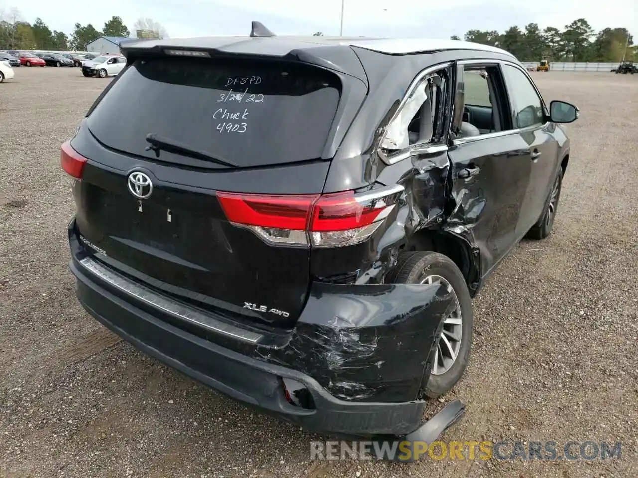 4 Photograph of a damaged car 5TDJZRFH0KS574903 TOYOTA HIGHLANDER 2019