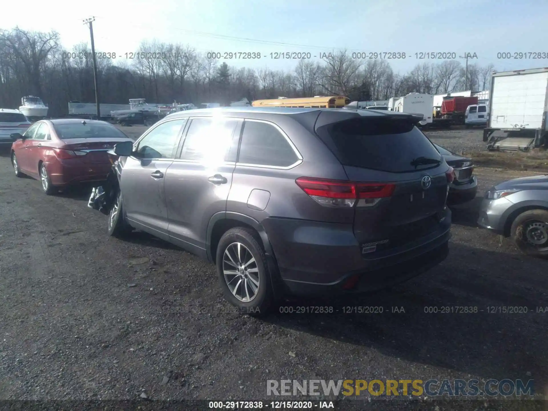 3 Photograph of a damaged car 5TDJZRFH0KS574917 TOYOTA HIGHLANDER 2019