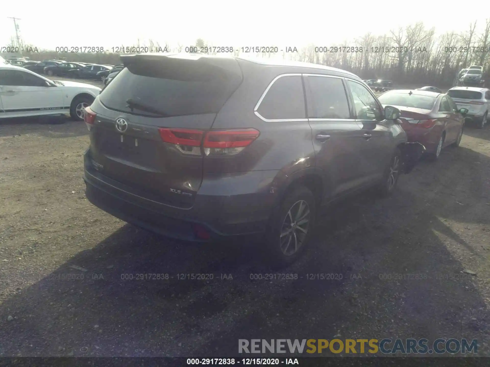 4 Photograph of a damaged car 5TDJZRFH0KS574917 TOYOTA HIGHLANDER 2019