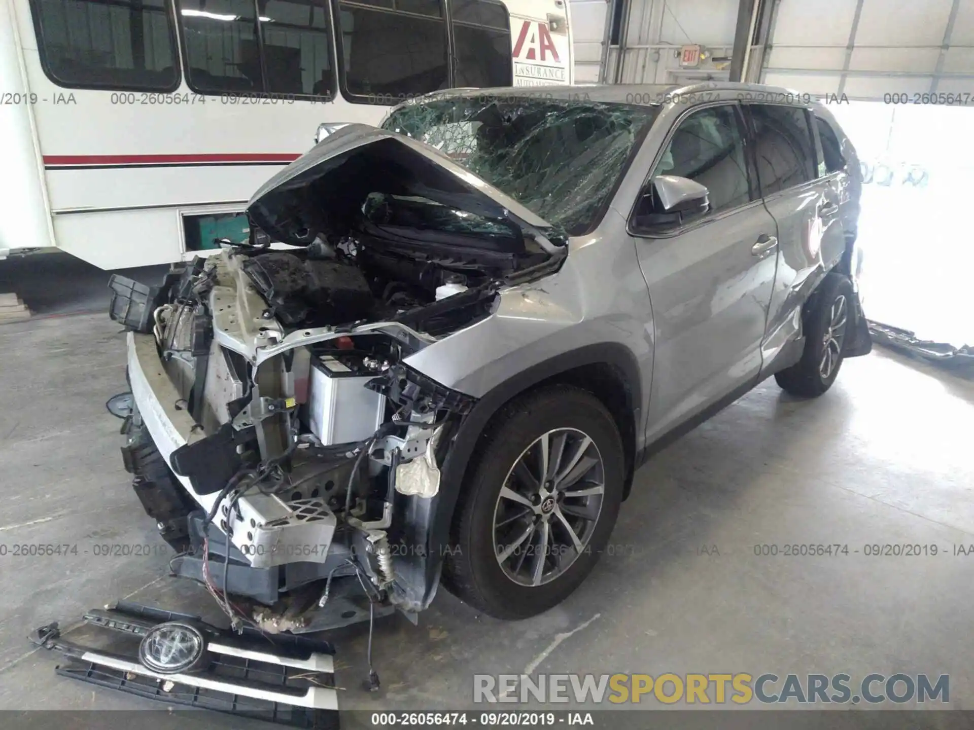 2 Photograph of a damaged car 5TDJZRFH0KS577915 TOYOTA HIGHLANDER 2019