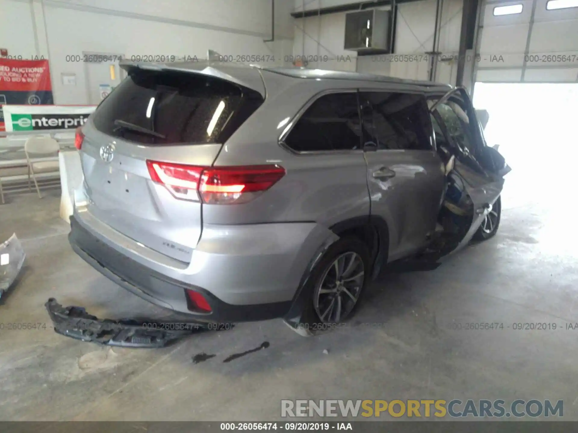 4 Photograph of a damaged car 5TDJZRFH0KS577915 TOYOTA HIGHLANDER 2019