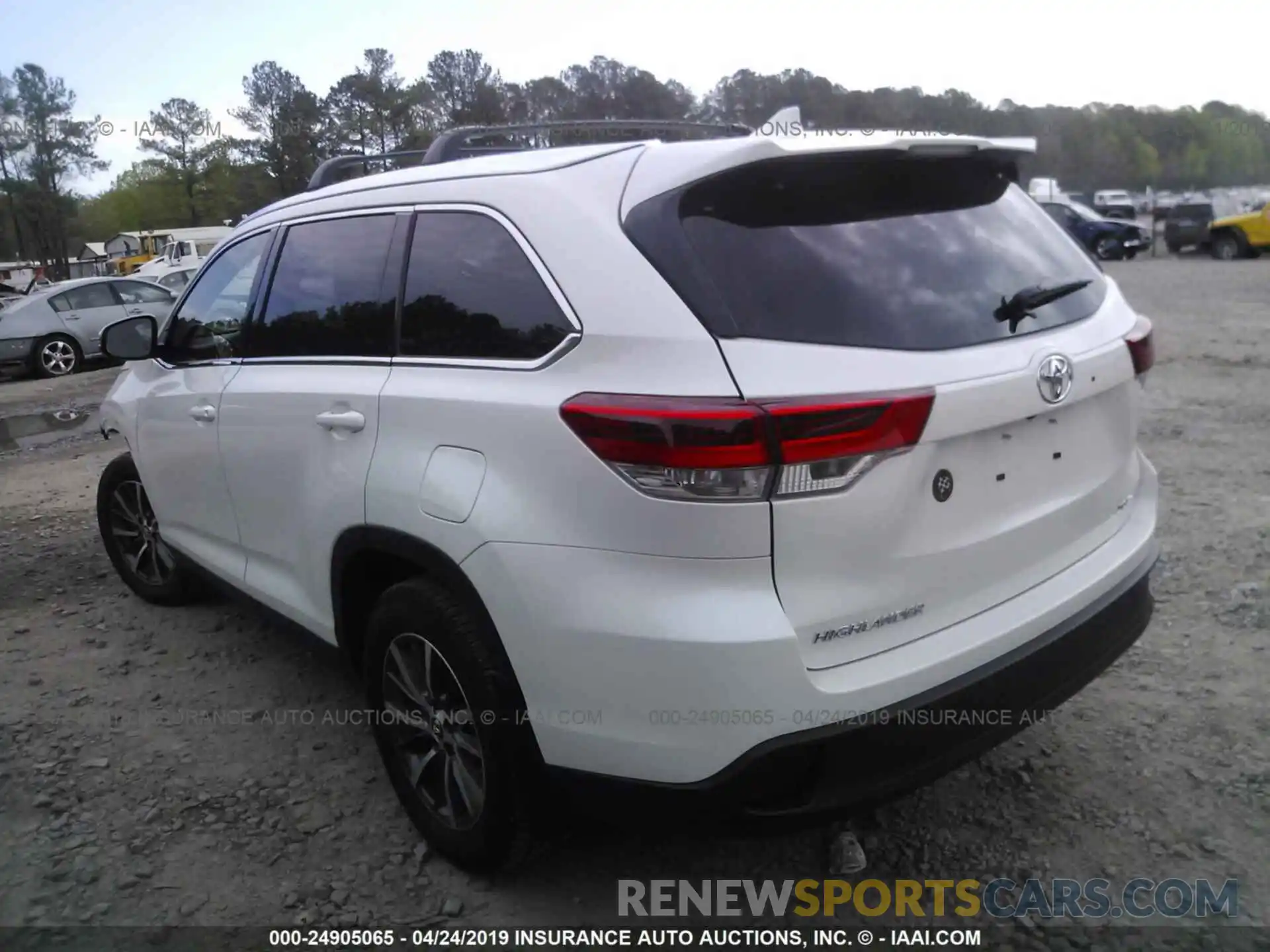 3 Photograph of a damaged car 5TDJZRFH0KS578806 TOYOTA HIGHLANDER 2019