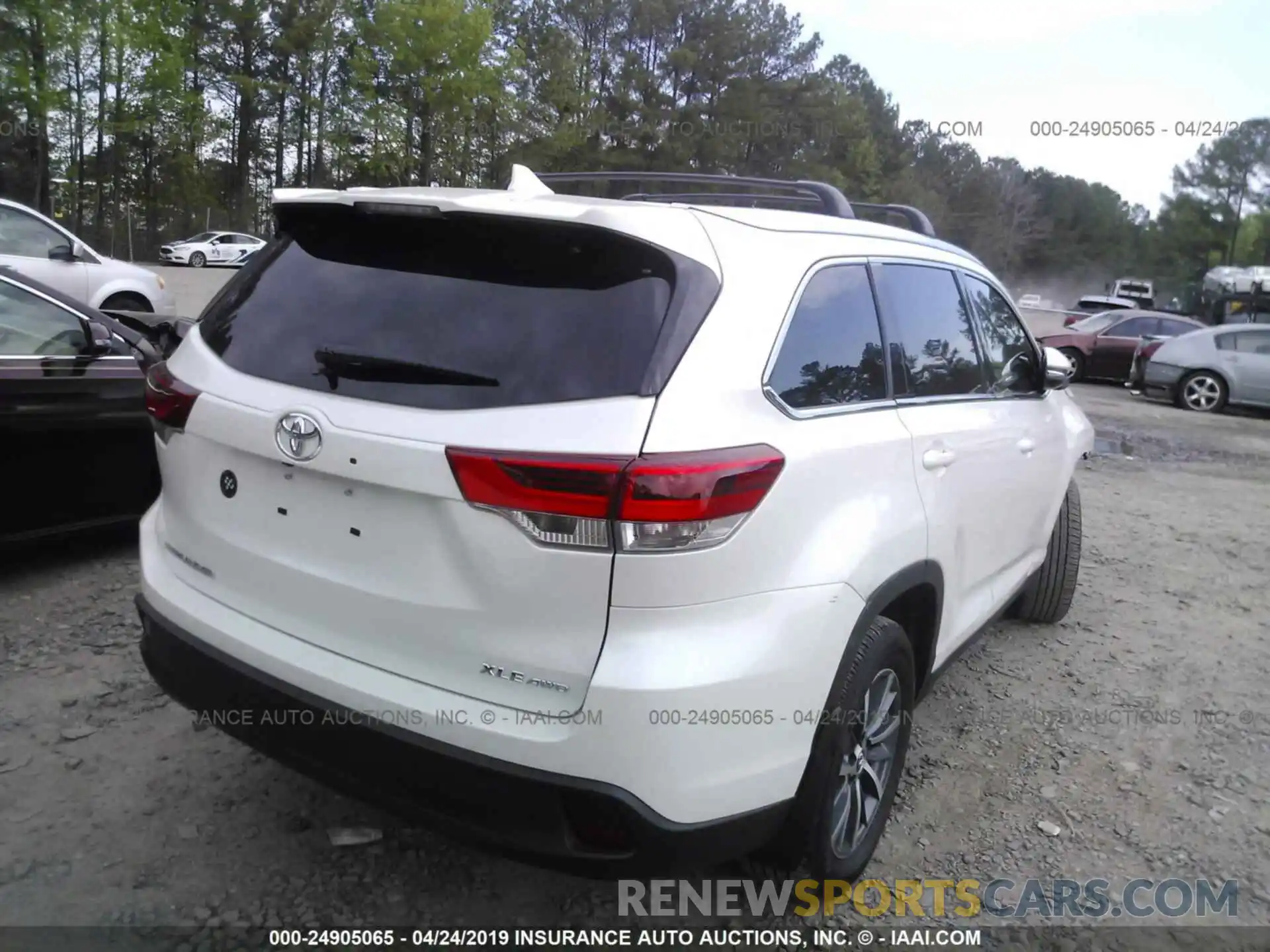 4 Photograph of a damaged car 5TDJZRFH0KS578806 TOYOTA HIGHLANDER 2019