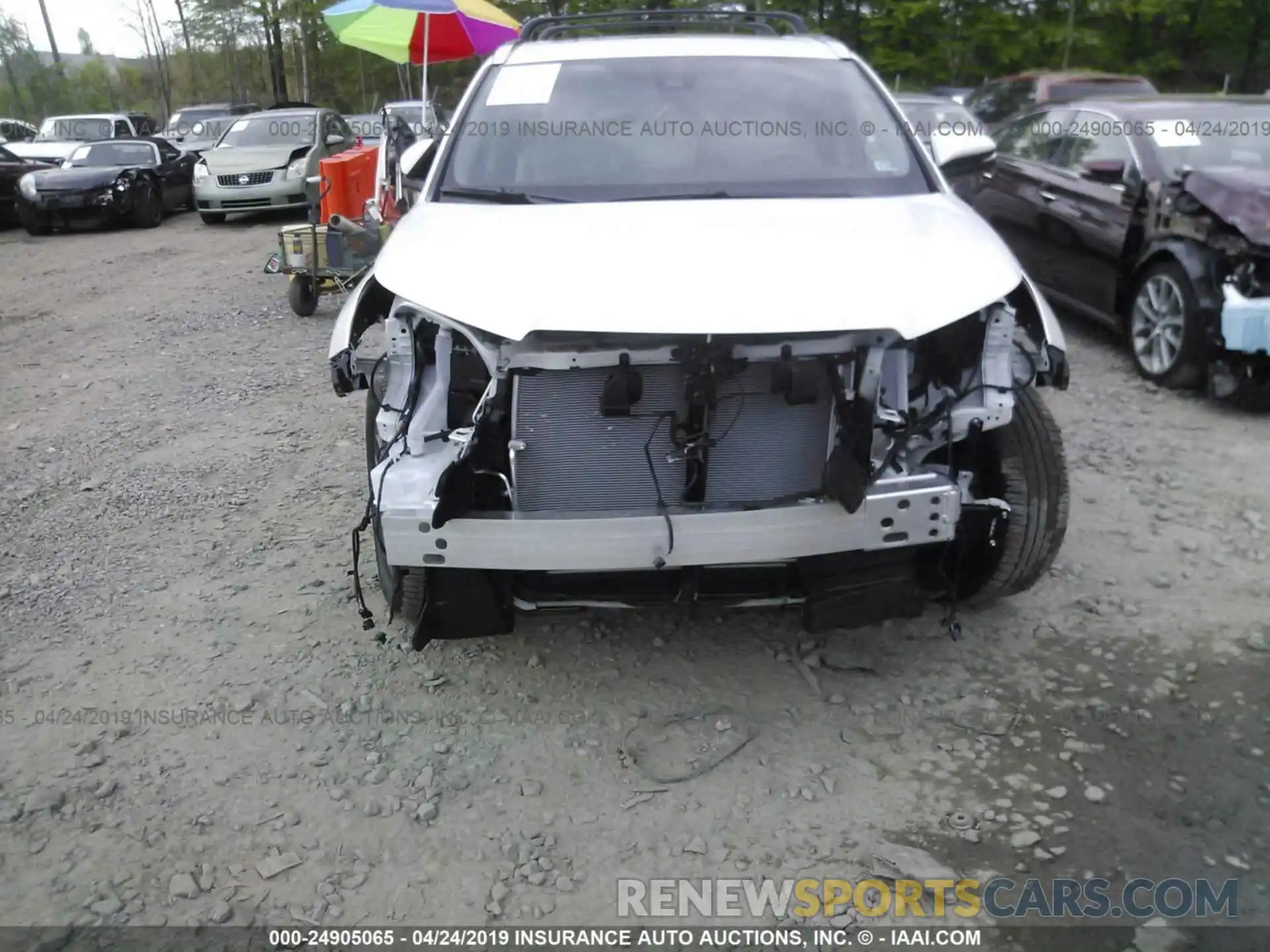 6 Photograph of a damaged car 5TDJZRFH0KS578806 TOYOTA HIGHLANDER 2019