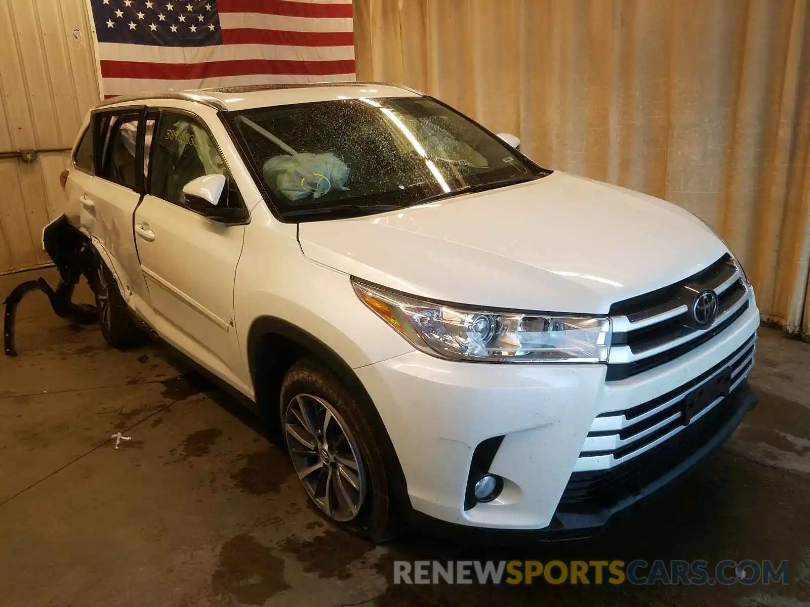 1 Photograph of a damaged car 5TDJZRFH0KS579227 TOYOTA HIGHLANDER 2019