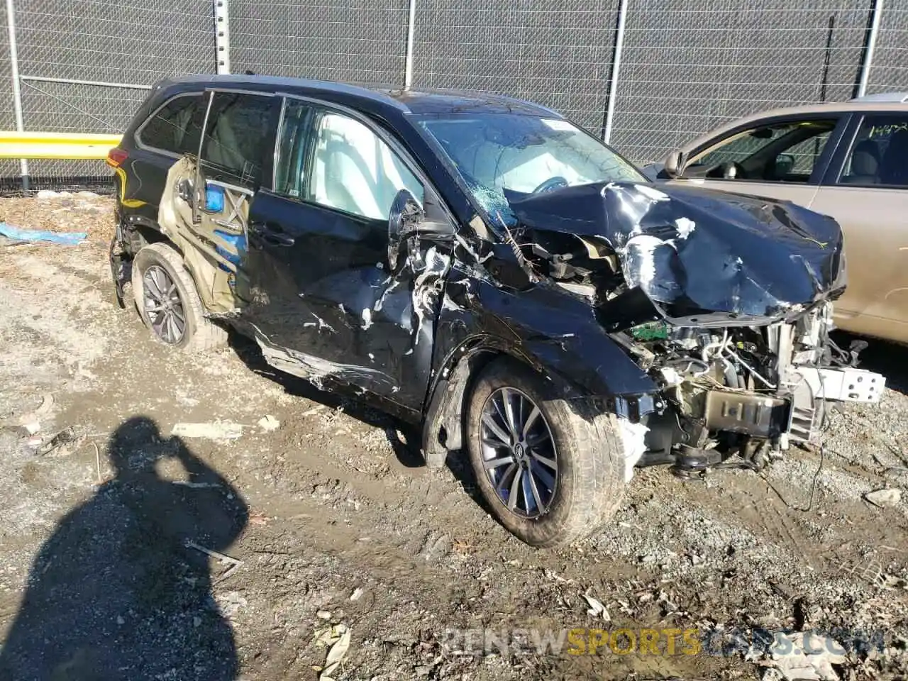 1 Photograph of a damaged car 5TDJZRFH0KS579230 TOYOTA HIGHLANDER 2019