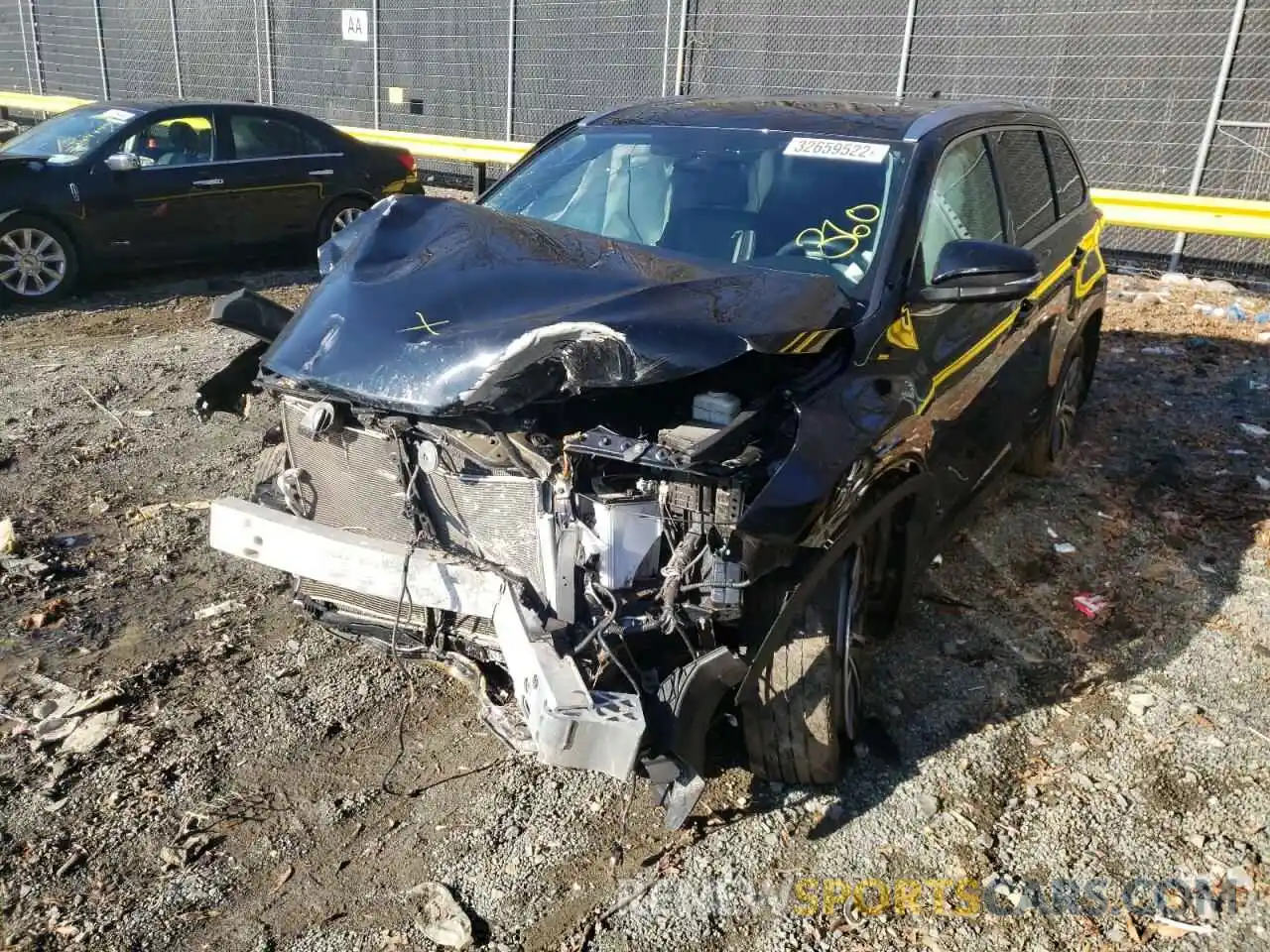 2 Photograph of a damaged car 5TDJZRFH0KS579230 TOYOTA HIGHLANDER 2019