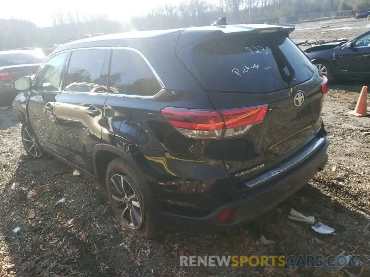 3 Photograph of a damaged car 5TDJZRFH0KS579230 TOYOTA HIGHLANDER 2019