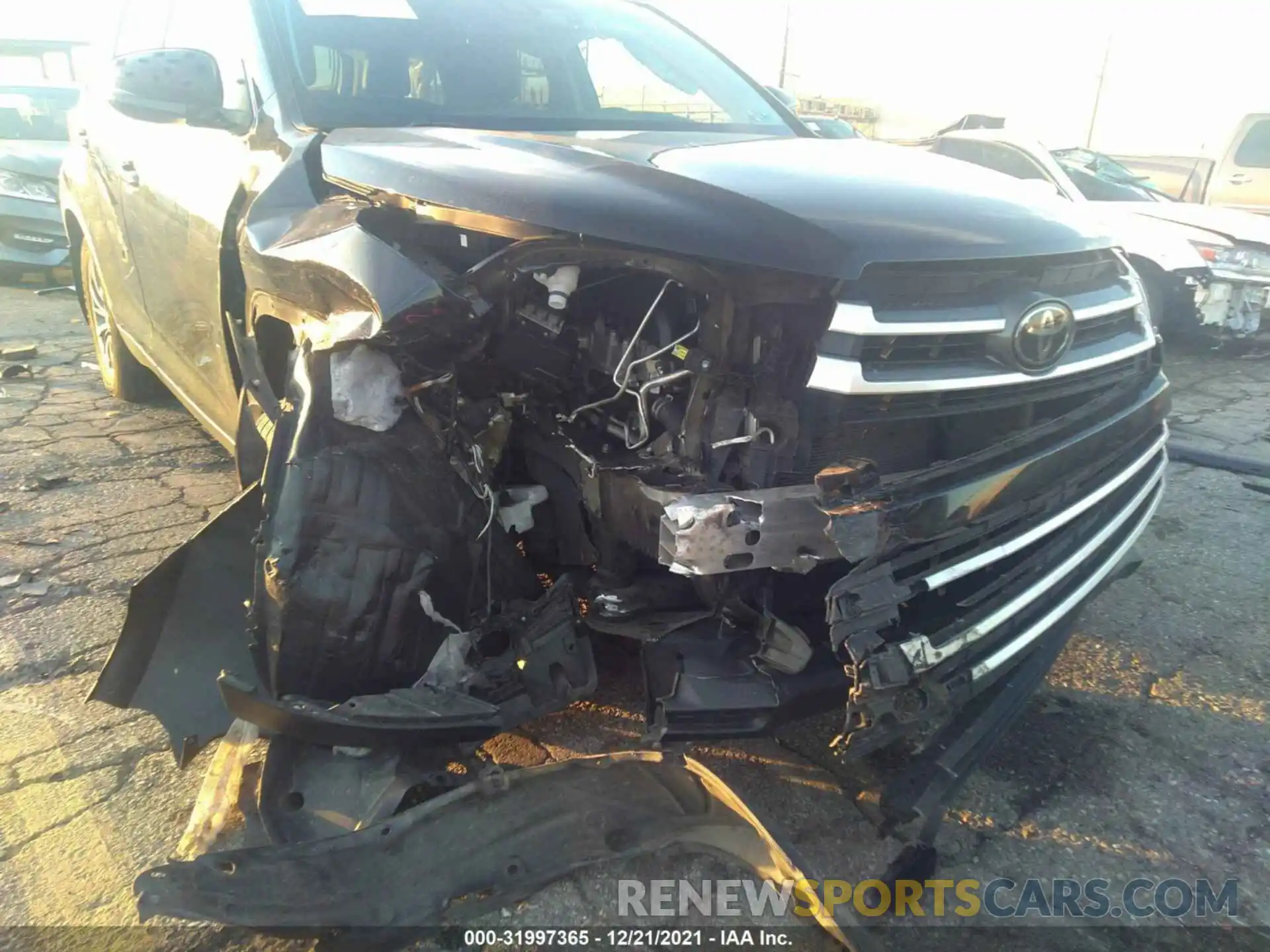 6 Photograph of a damaged car 5TDJZRFH0KS579390 TOYOTA HIGHLANDER 2019