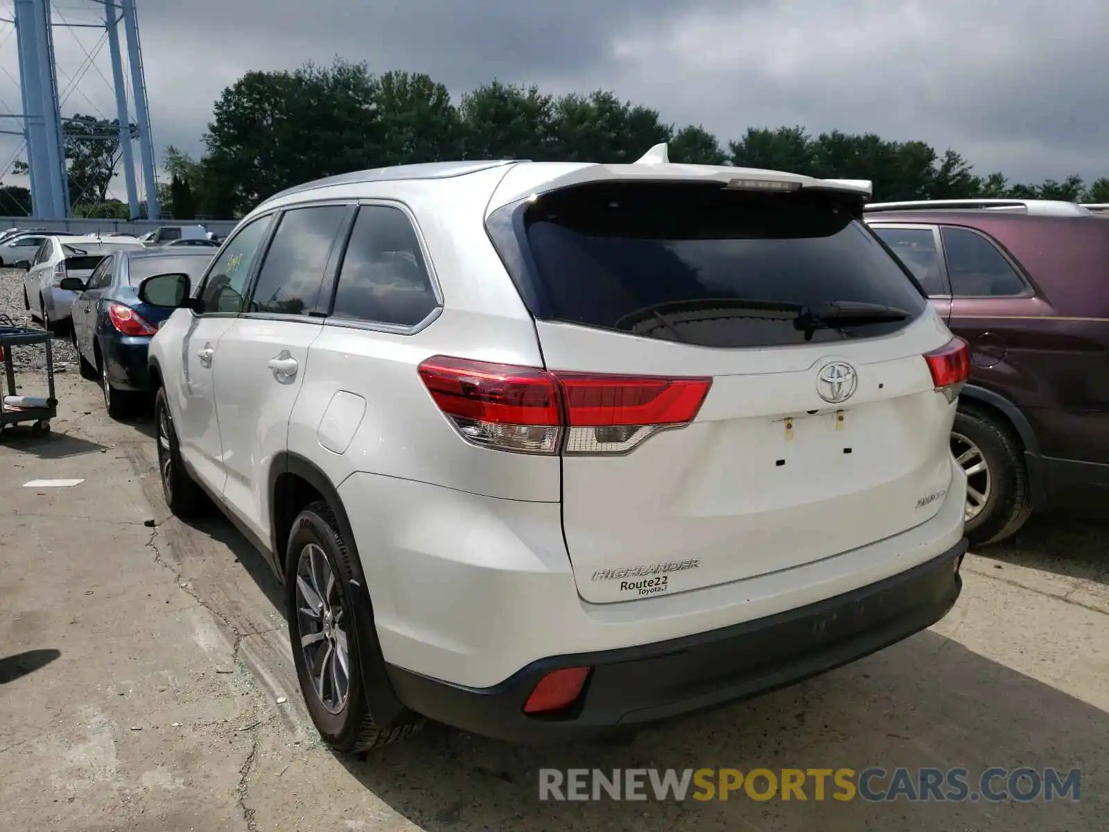 3 Фотография поврежденного автомобиля 5TDJZRFH0KS579485 TOYOTA HIGHLANDER 2019