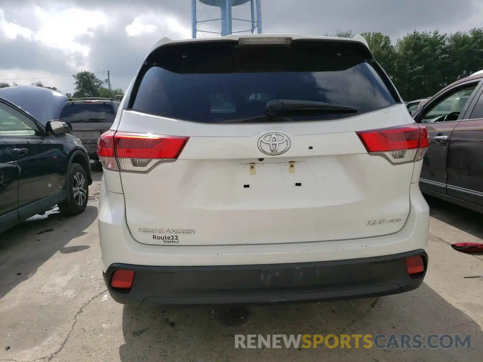 9 Photograph of a damaged car 5TDJZRFH0KS579485 TOYOTA HIGHLANDER 2019