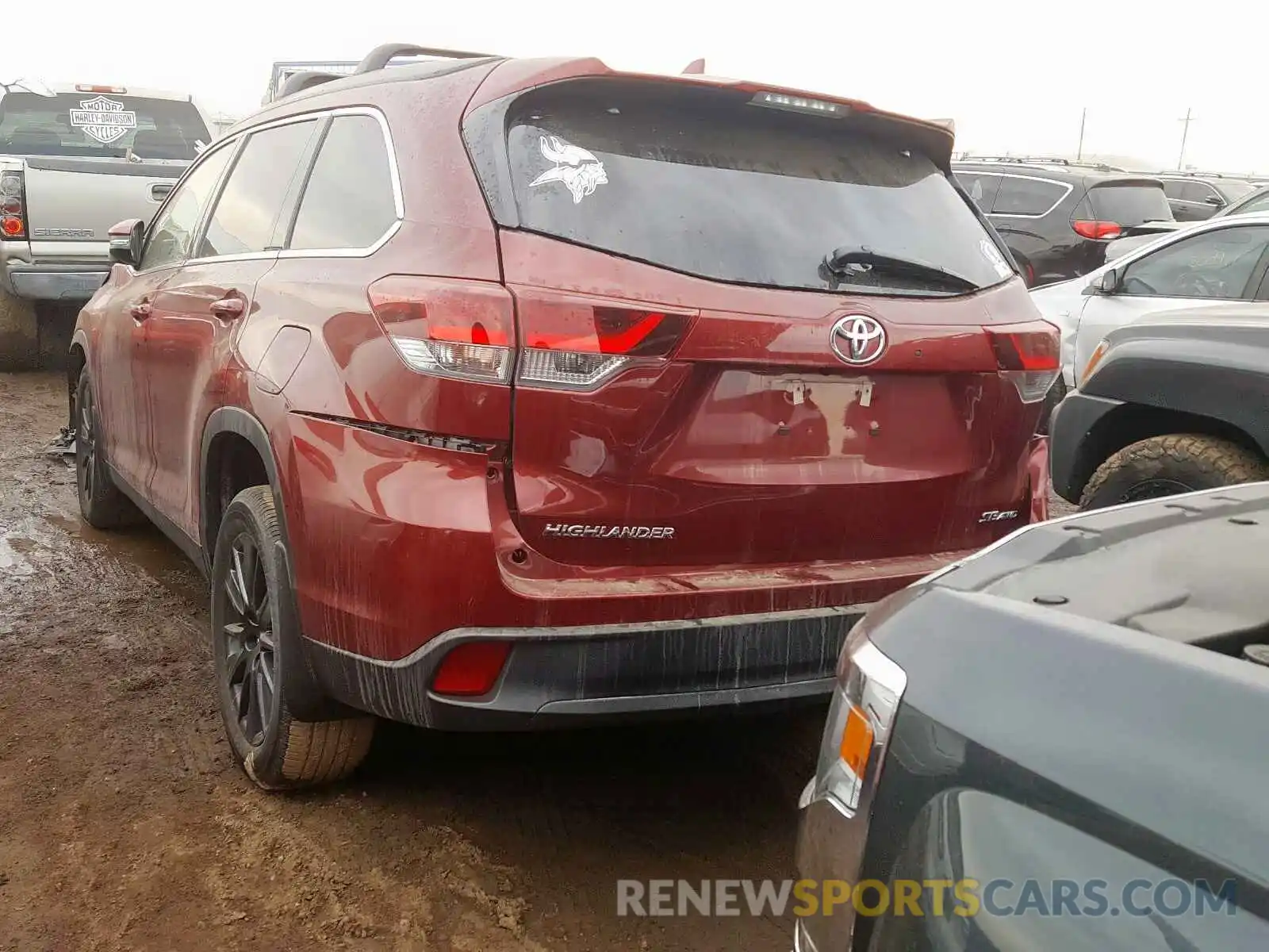 3 Photograph of a damaged car 5TDJZRFH0KS579938 TOYOTA HIGHLANDER 2019