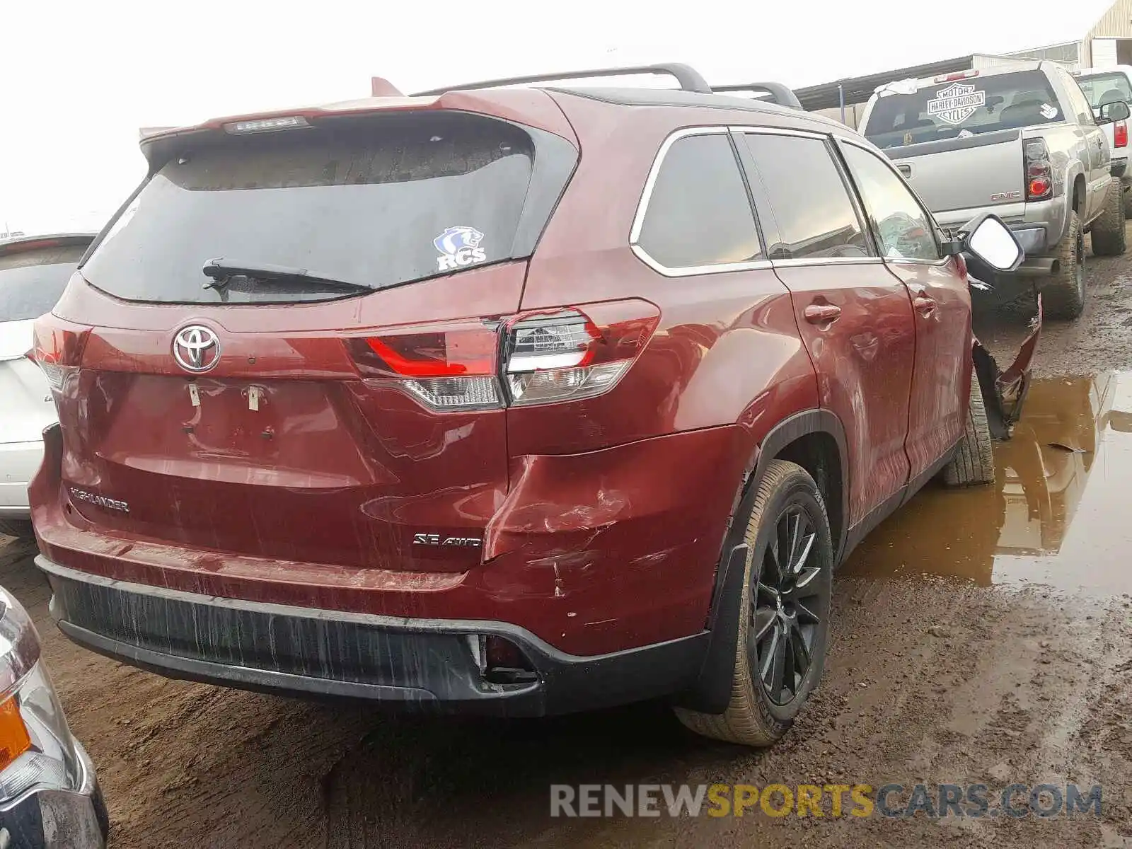 4 Photograph of a damaged car 5TDJZRFH0KS579938 TOYOTA HIGHLANDER 2019