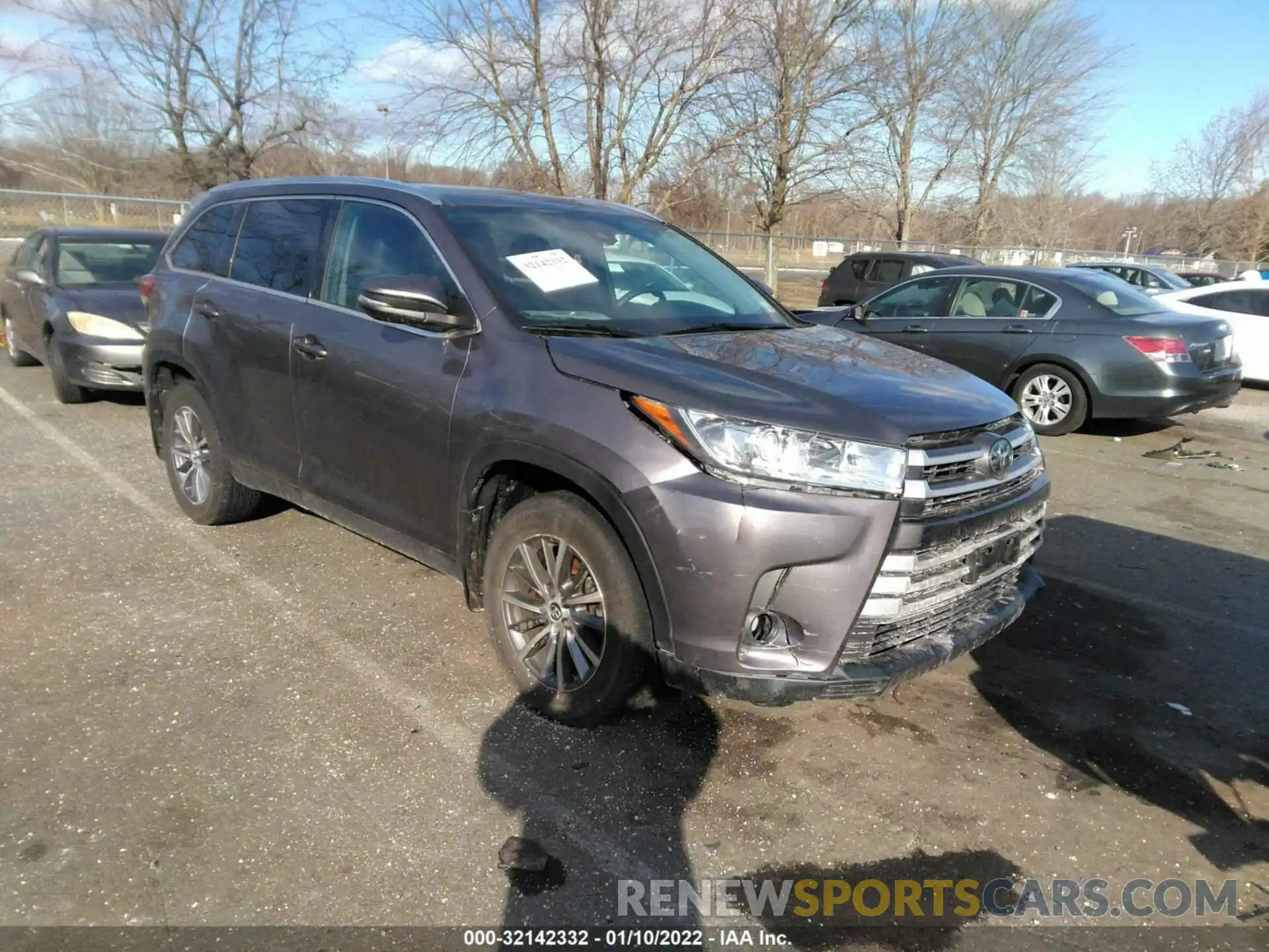 1 Photograph of a damaged car 5TDJZRFH0KS580393 TOYOTA HIGHLANDER 2019