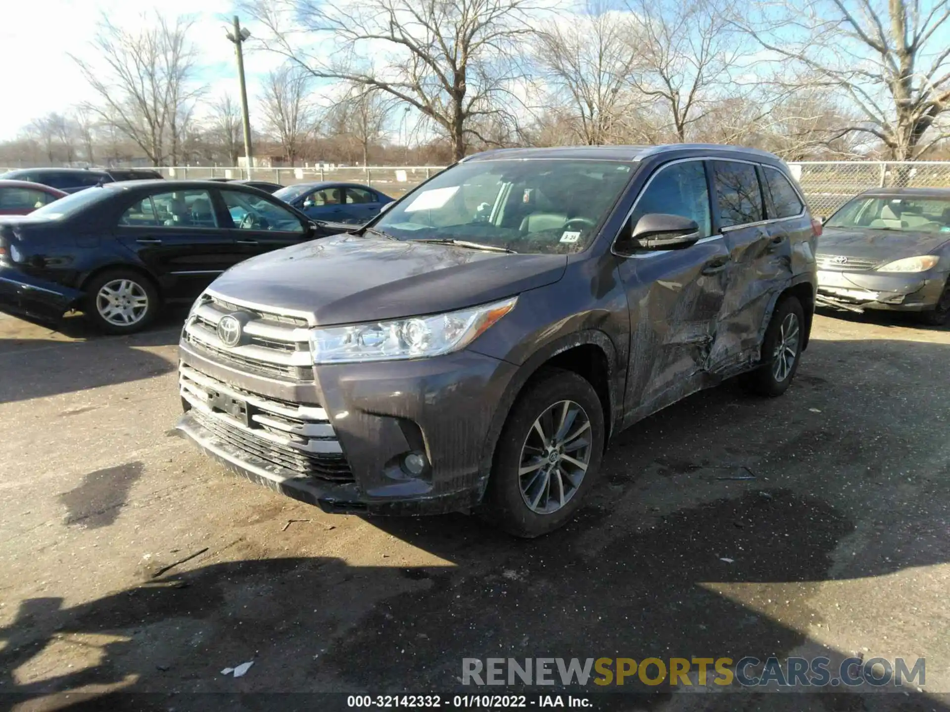 2 Photograph of a damaged car 5TDJZRFH0KS580393 TOYOTA HIGHLANDER 2019