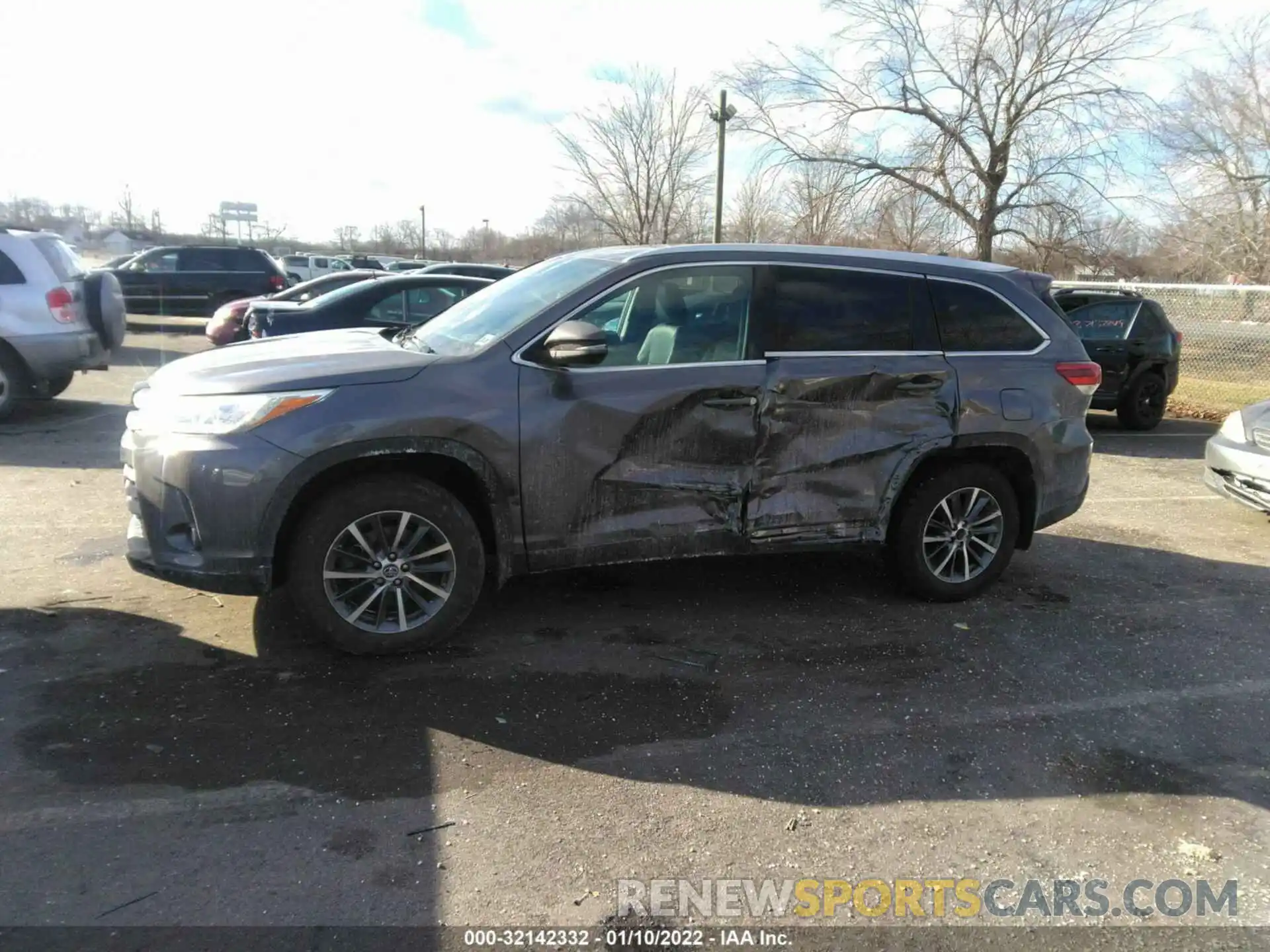 6 Photograph of a damaged car 5TDJZRFH0KS580393 TOYOTA HIGHLANDER 2019