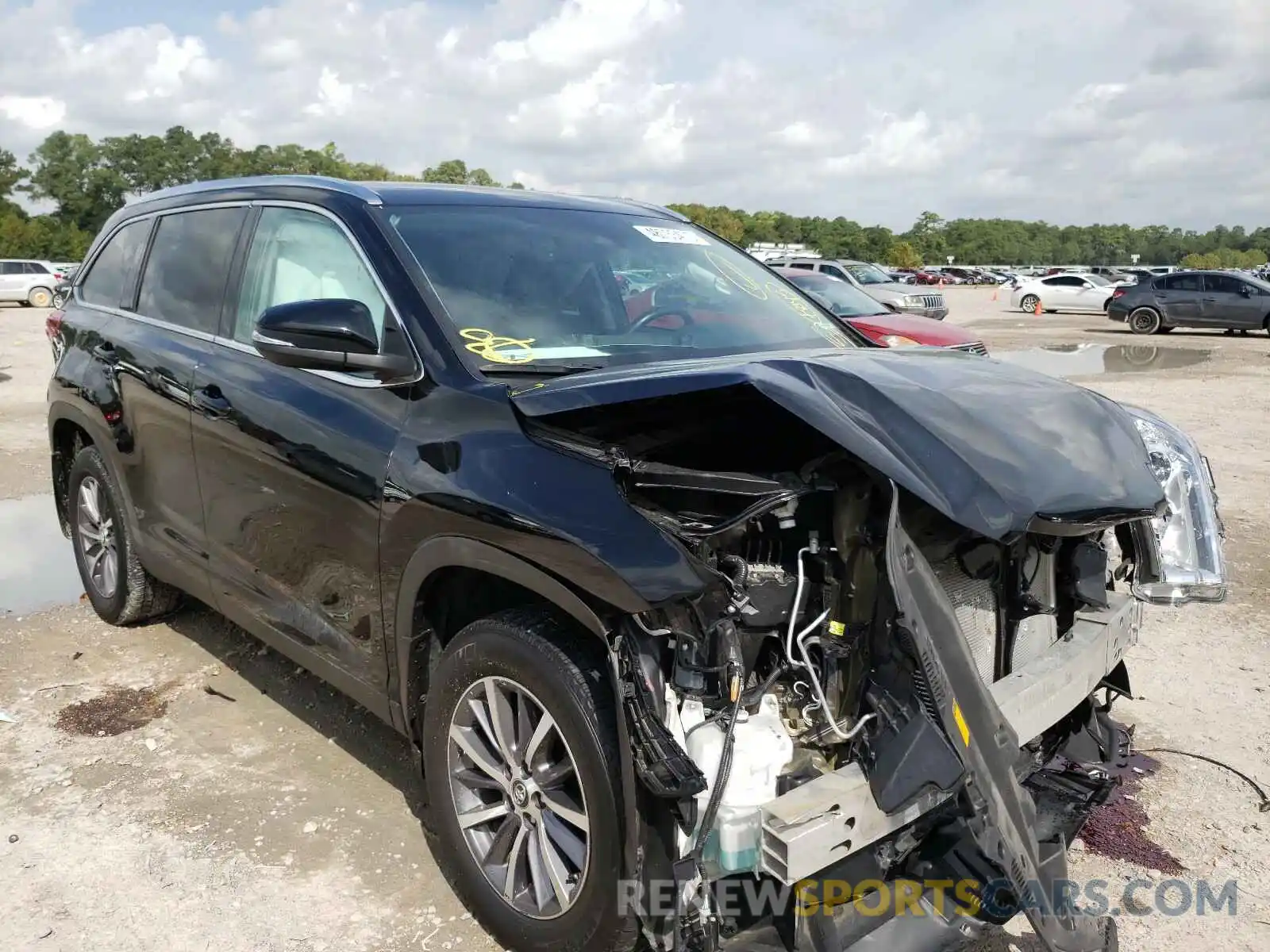 1 Photograph of a damaged car 5TDJZRFH0KS583875 TOYOTA HIGHLANDER 2019