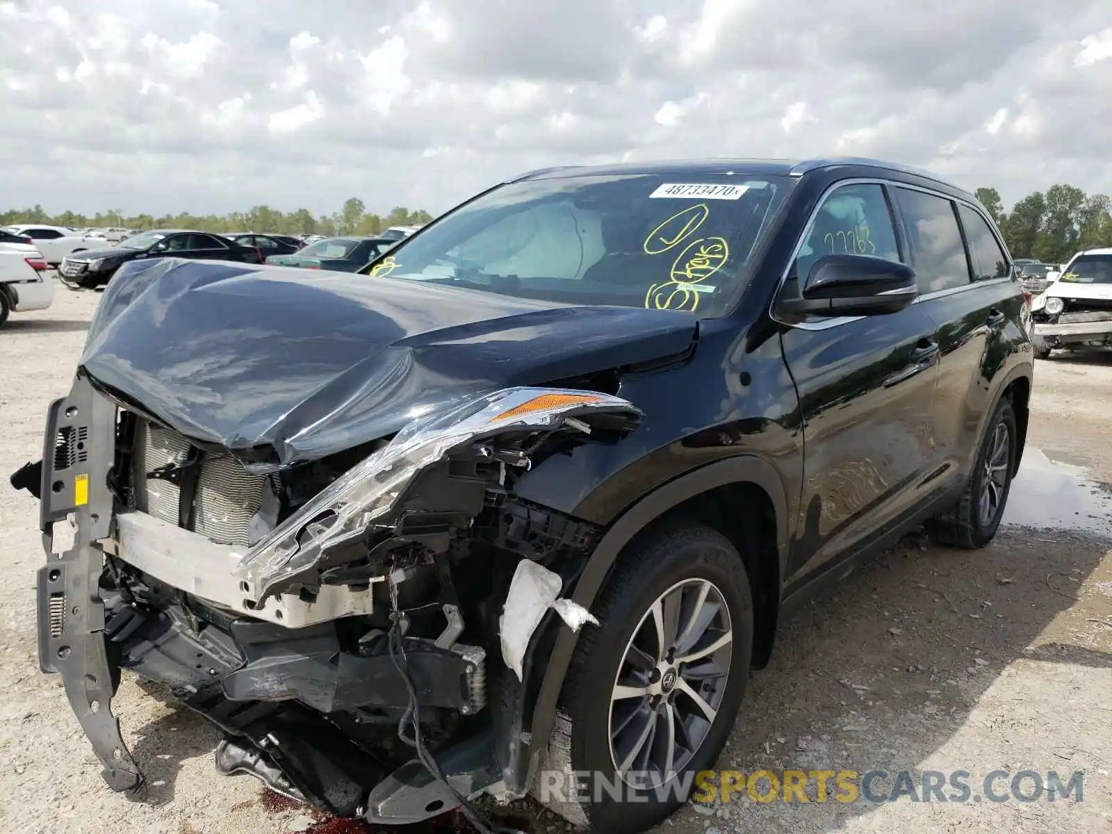 2 Photograph of a damaged car 5TDJZRFH0KS583875 TOYOTA HIGHLANDER 2019