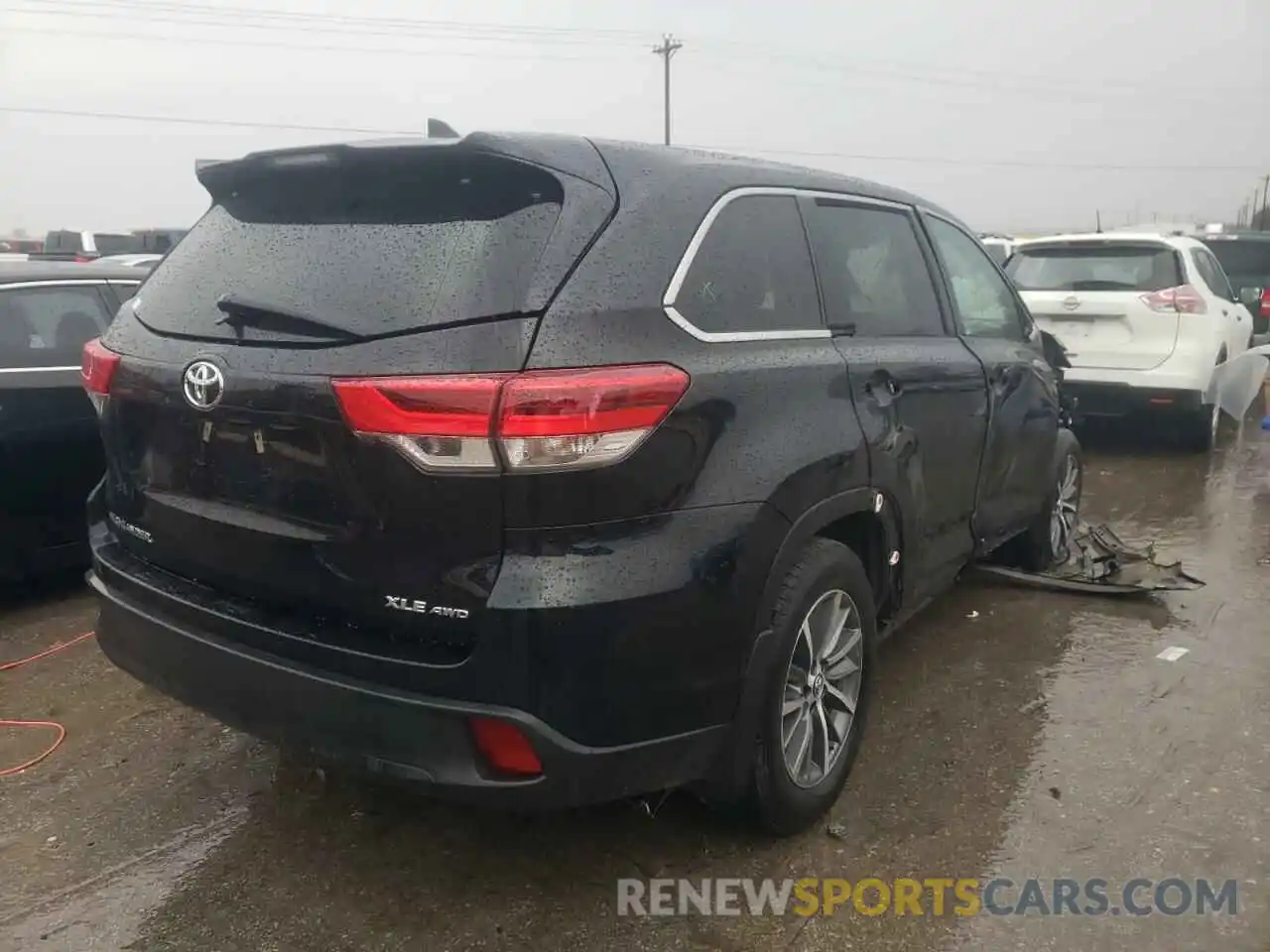 4 Photograph of a damaged car 5TDJZRFH0KS584170 TOYOTA HIGHLANDER 2019