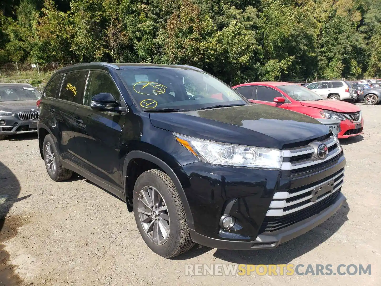 1 Photograph of a damaged car 5TDJZRFH0KS585786 TOYOTA HIGHLANDER 2019