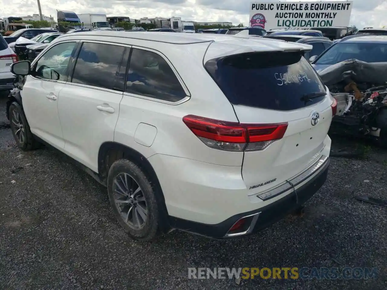 3 Photograph of a damaged car 5TDJZRFH0KS587926 TOYOTA HIGHLANDER 2019