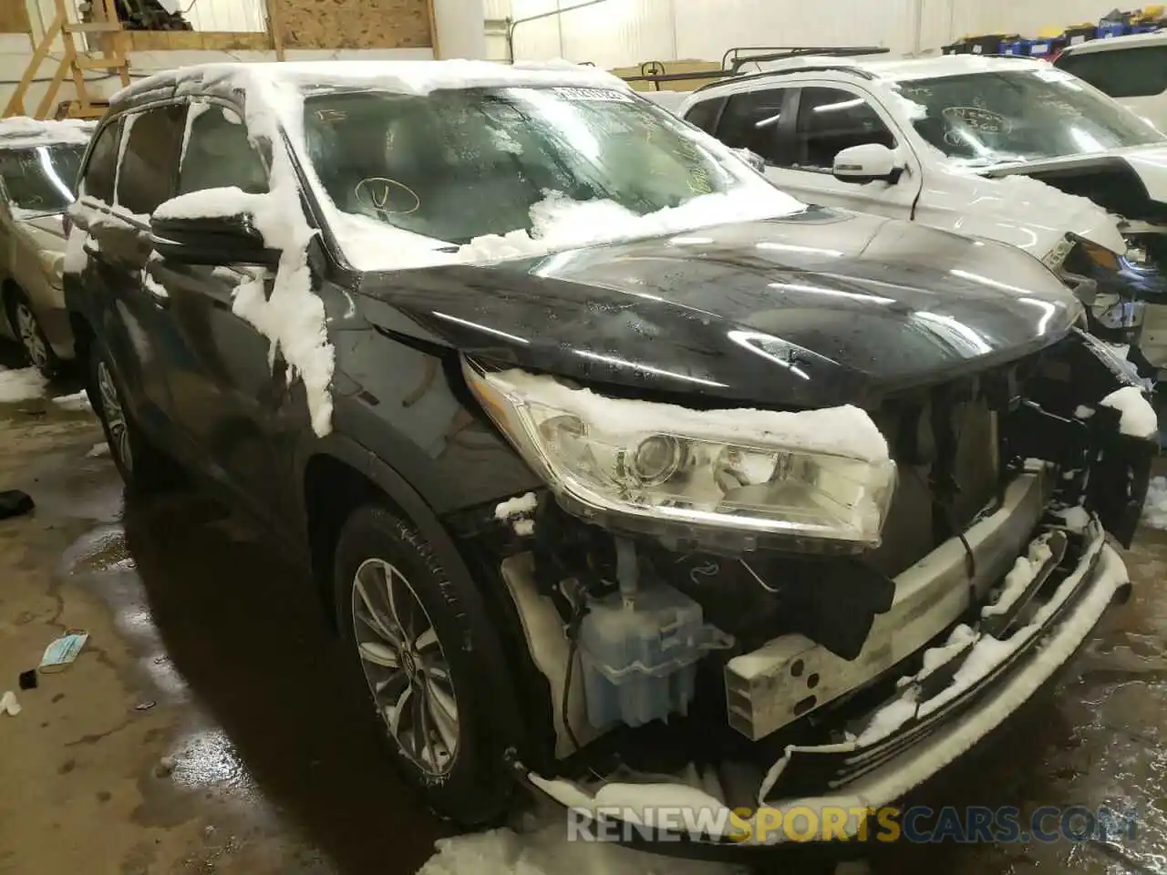 1 Photograph of a damaged car 5TDJZRFH0KS588297 TOYOTA HIGHLANDER 2019