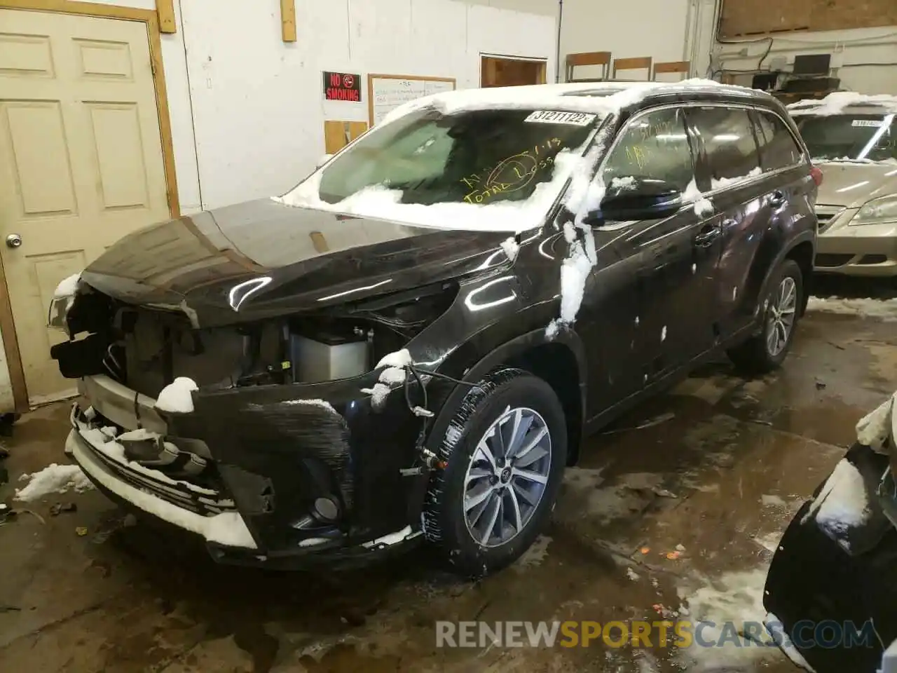 2 Photograph of a damaged car 5TDJZRFH0KS588297 TOYOTA HIGHLANDER 2019