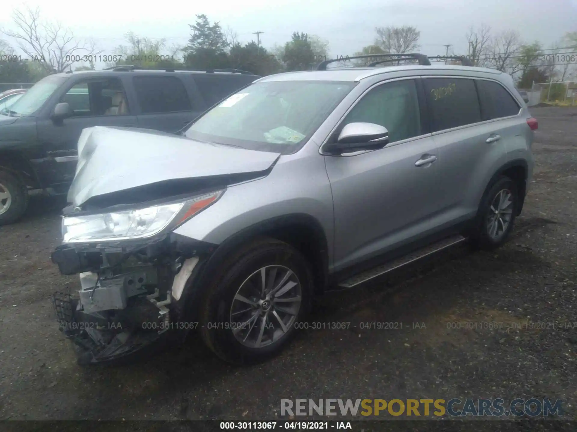 2 Photograph of a damaged car 5TDJZRFH0KS589059 TOYOTA HIGHLANDER 2019