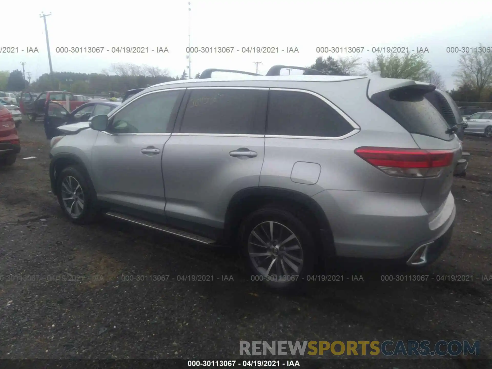 3 Photograph of a damaged car 5TDJZRFH0KS589059 TOYOTA HIGHLANDER 2019