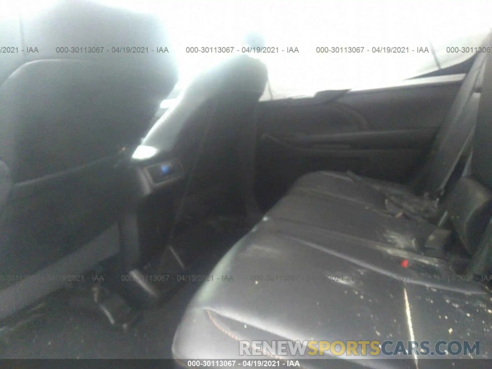 8 Photograph of a damaged car 5TDJZRFH0KS589059 TOYOTA HIGHLANDER 2019