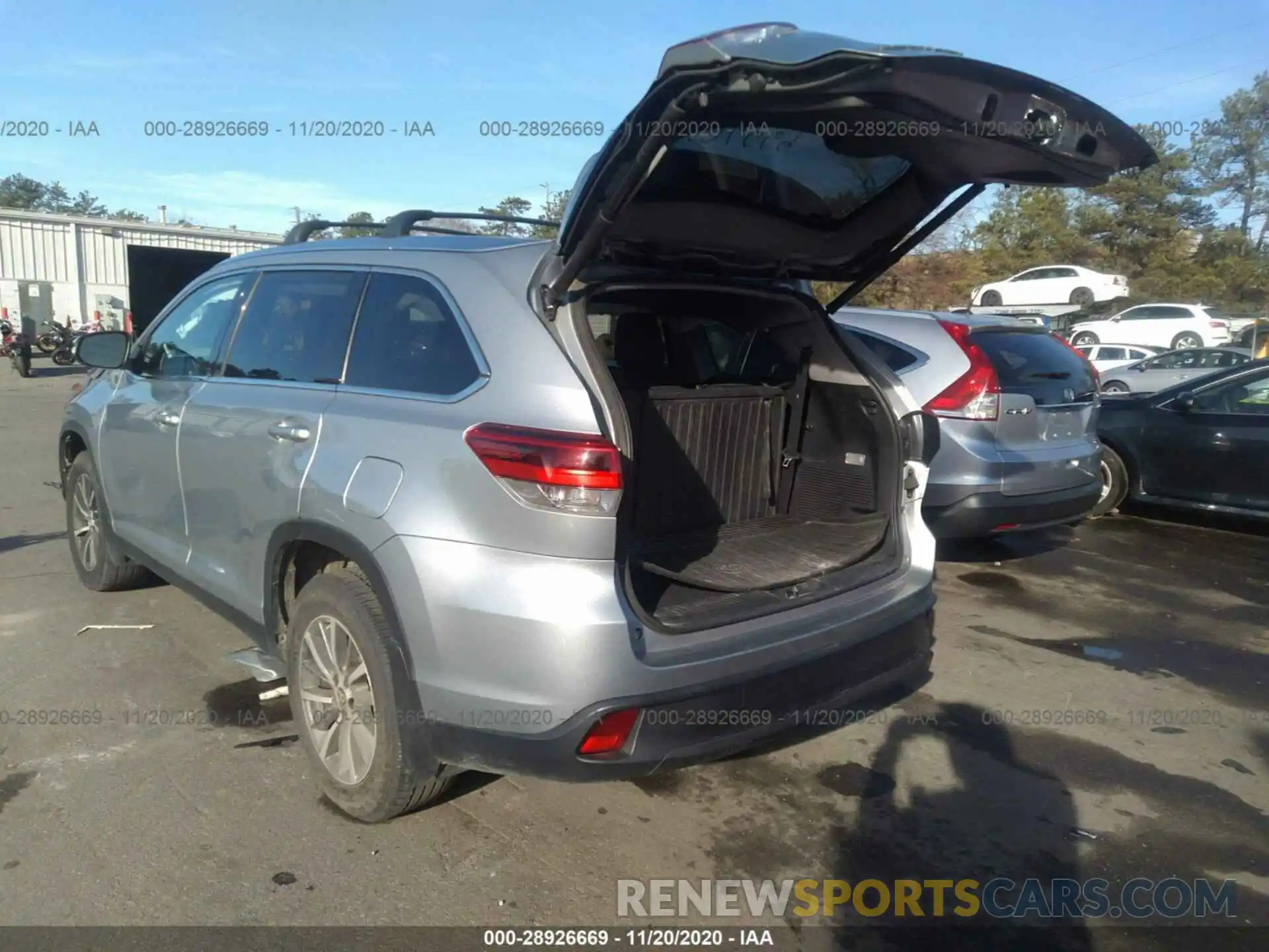 3 Photograph of a damaged car 5TDJZRFH0KS589806 TOYOTA HIGHLANDER 2019