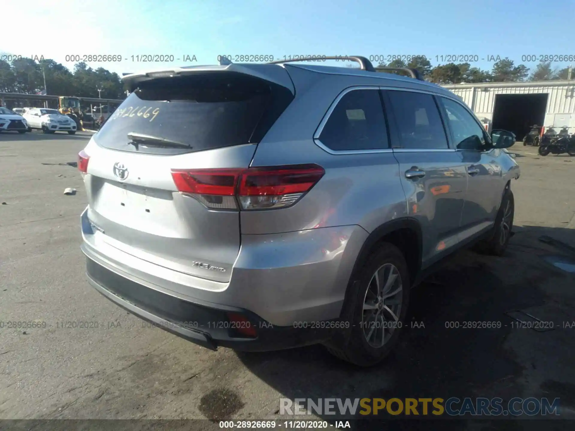 4 Photograph of a damaged car 5TDJZRFH0KS589806 TOYOTA HIGHLANDER 2019