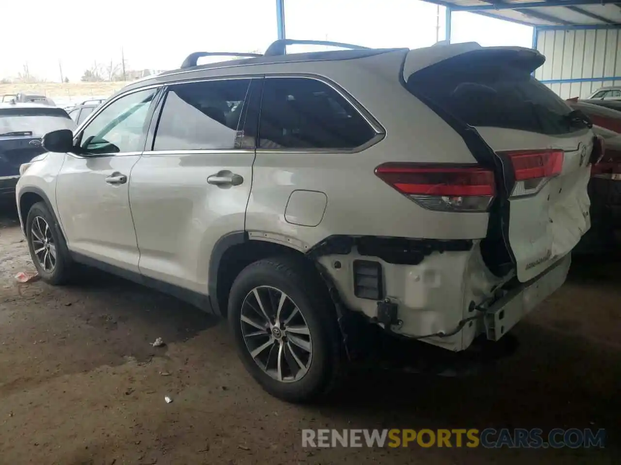 2 Photograph of a damaged car 5TDJZRFH0KS590101 TOYOTA HIGHLANDER 2019