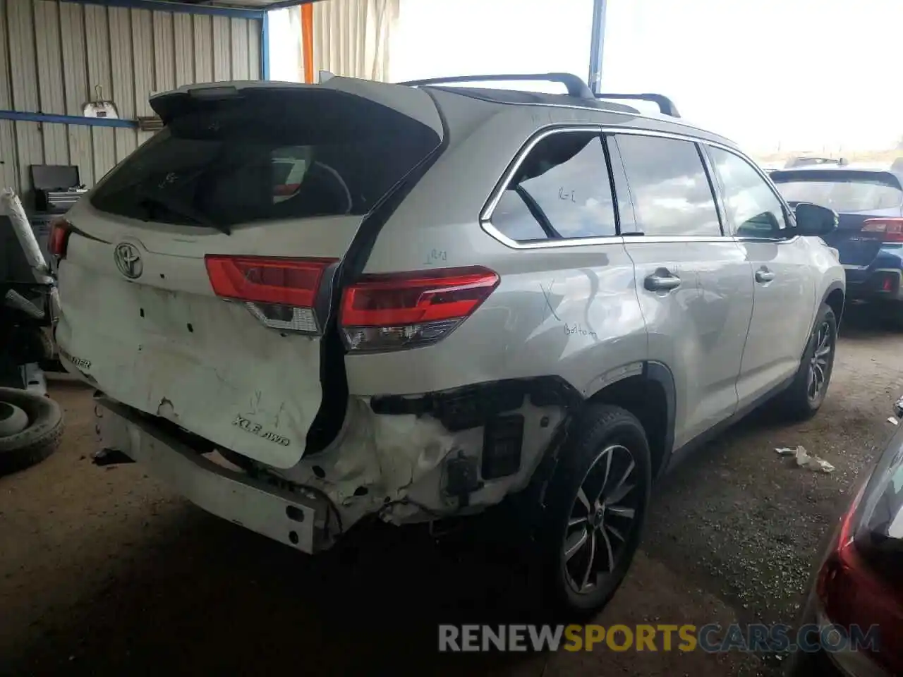 3 Photograph of a damaged car 5TDJZRFH0KS590101 TOYOTA HIGHLANDER 2019