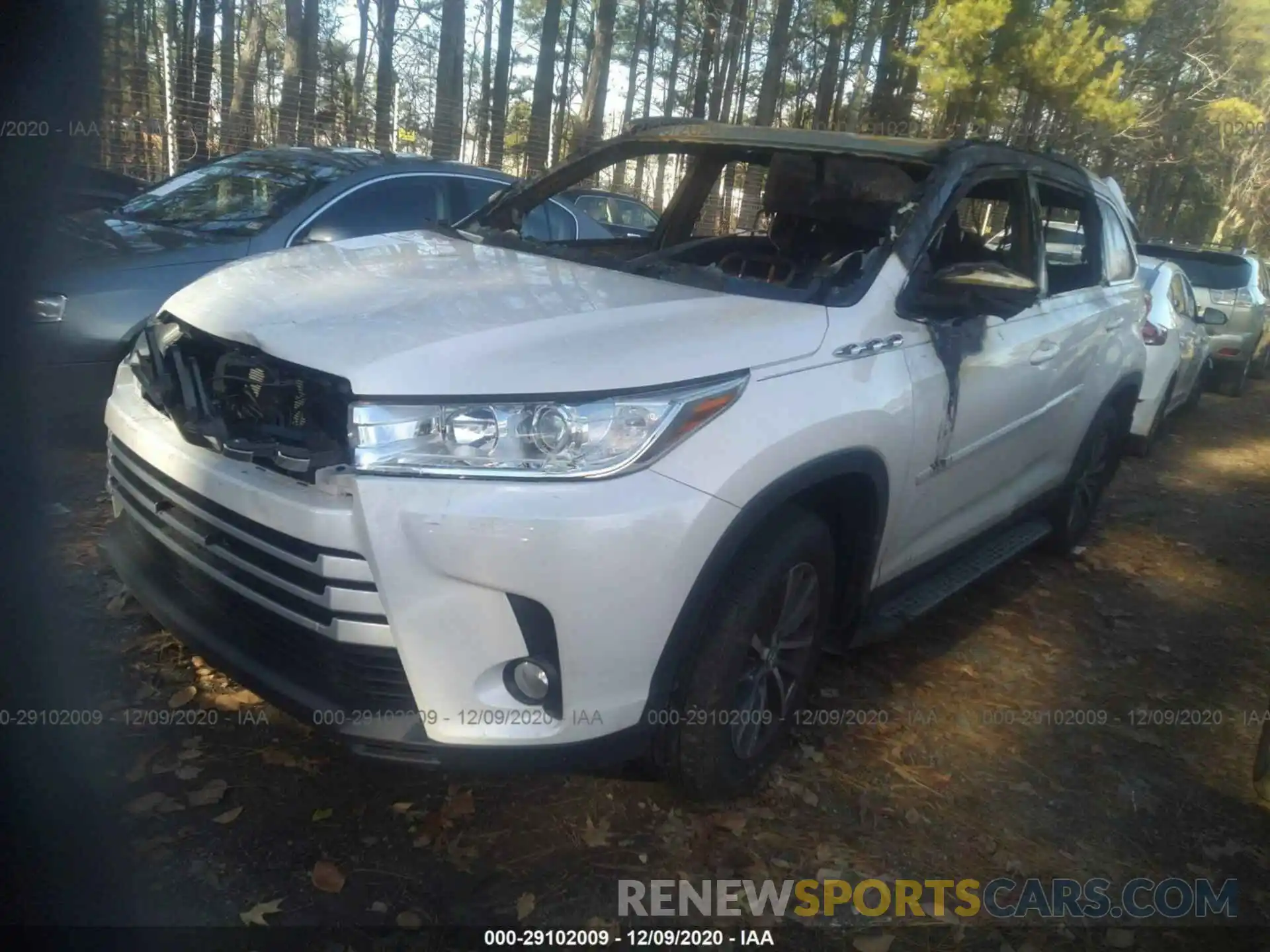 2 Photograph of a damaged car 5TDJZRFH0KS590776 TOYOTA HIGHLANDER 2019