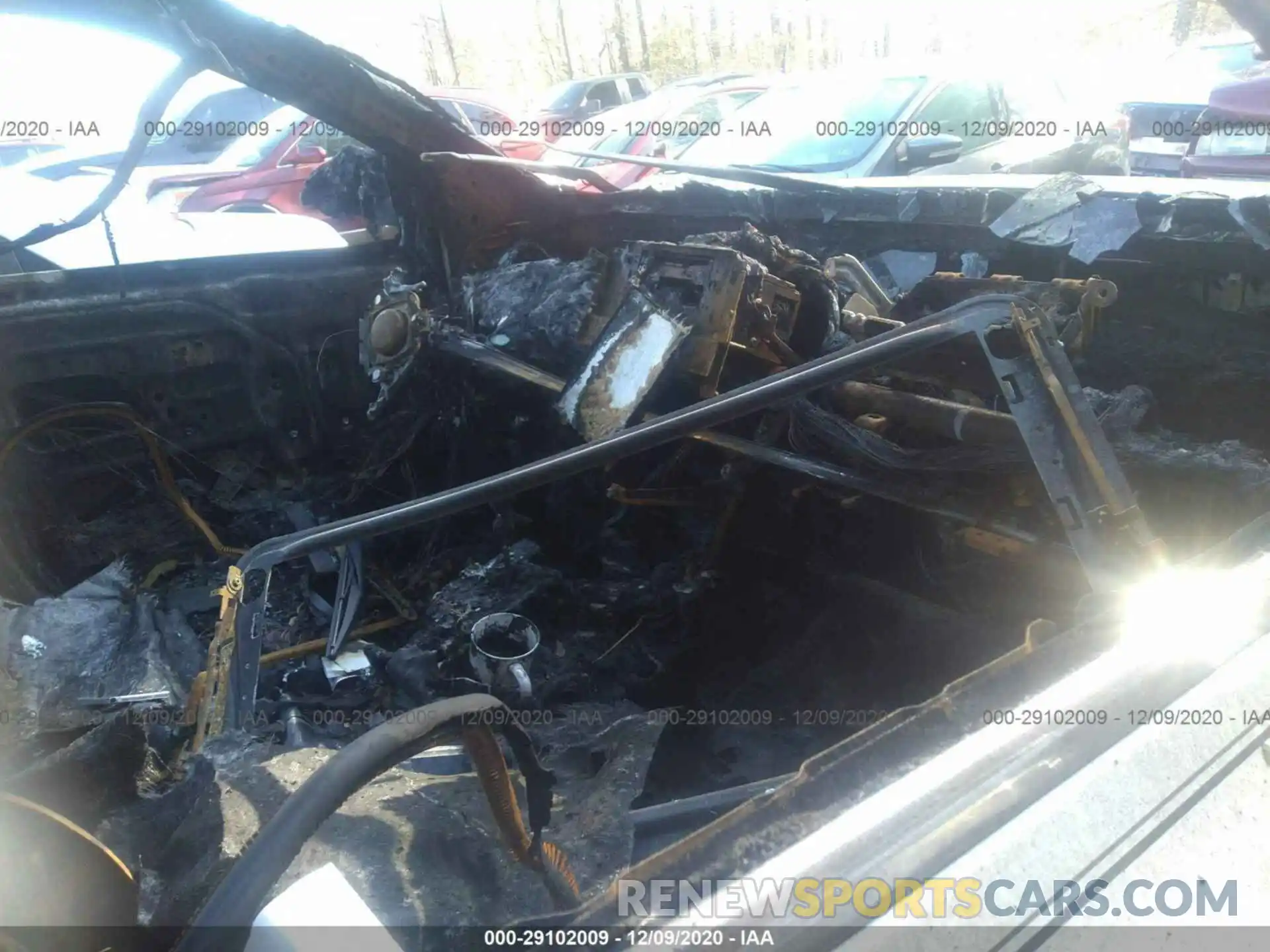 5 Photograph of a damaged car 5TDJZRFH0KS590776 TOYOTA HIGHLANDER 2019