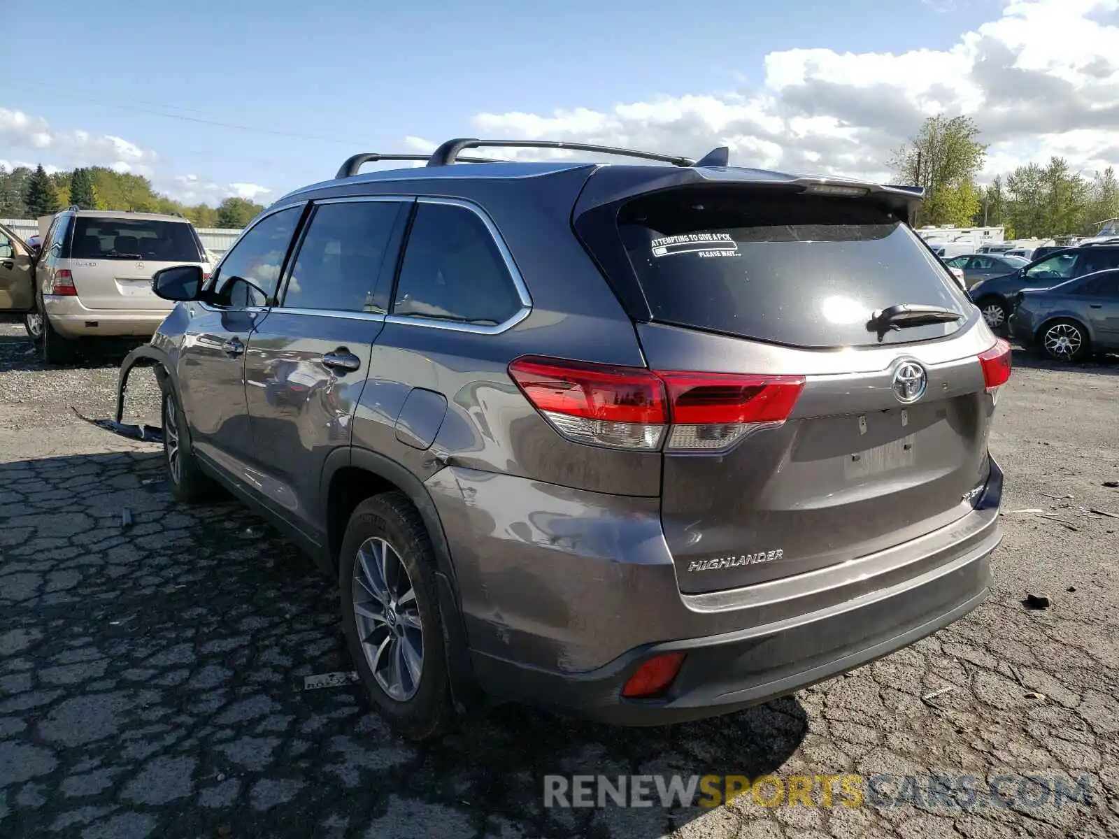 3 Photograph of a damaged car 5TDJZRFH0KS591670 TOYOTA HIGHLANDER 2019