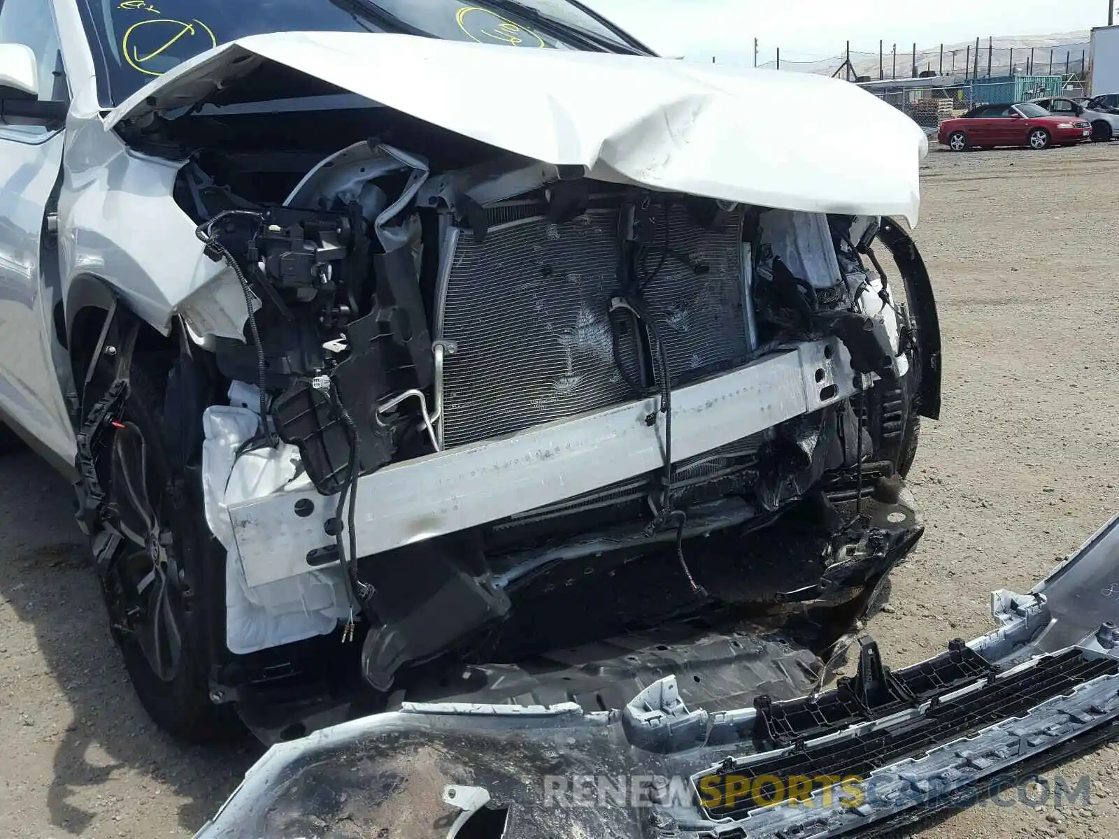 9 Photograph of a damaged car 5TDJZRFH0KS592561 TOYOTA HIGHLANDER 2019