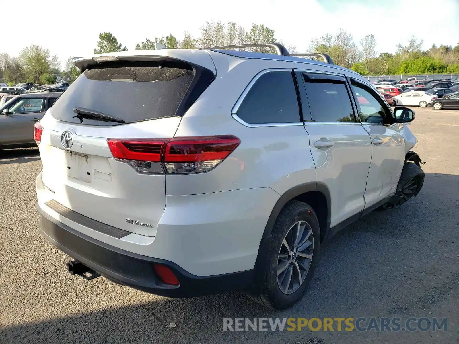 4 Photograph of a damaged car 5TDJZRFH0KS595976 TOYOTA HIGHLANDER 2019