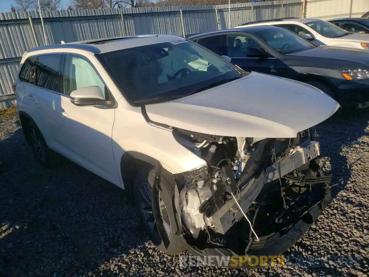 1 Photograph of a damaged car 5TDJZRFH0KS598277 TOYOTA HIGHLANDER 2019