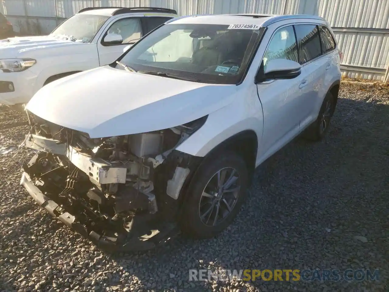 2 Photograph of a damaged car 5TDJZRFH0KS598277 TOYOTA HIGHLANDER 2019