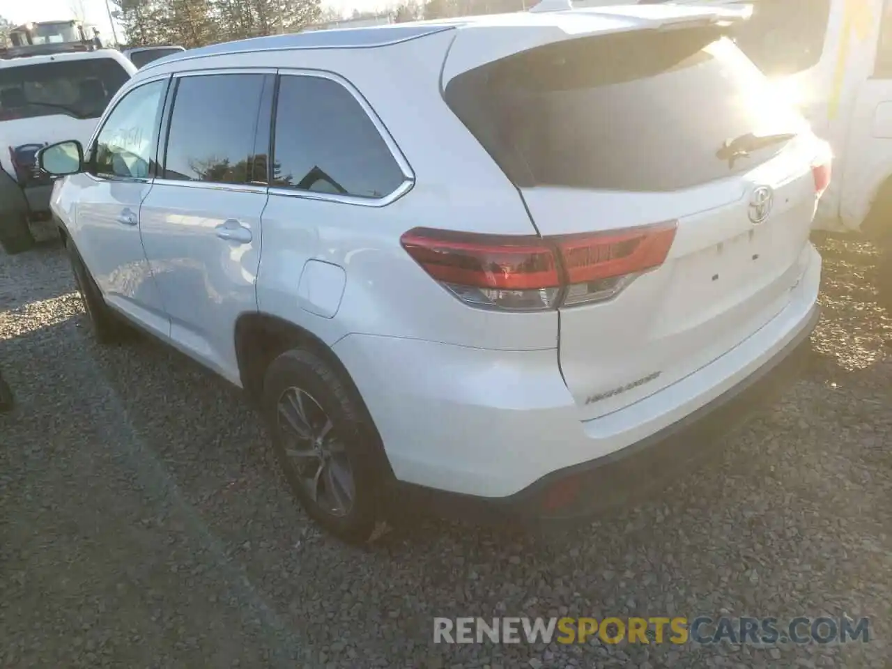 3 Фотография поврежденного автомобиля 5TDJZRFH0KS598277 TOYOTA HIGHLANDER 2019