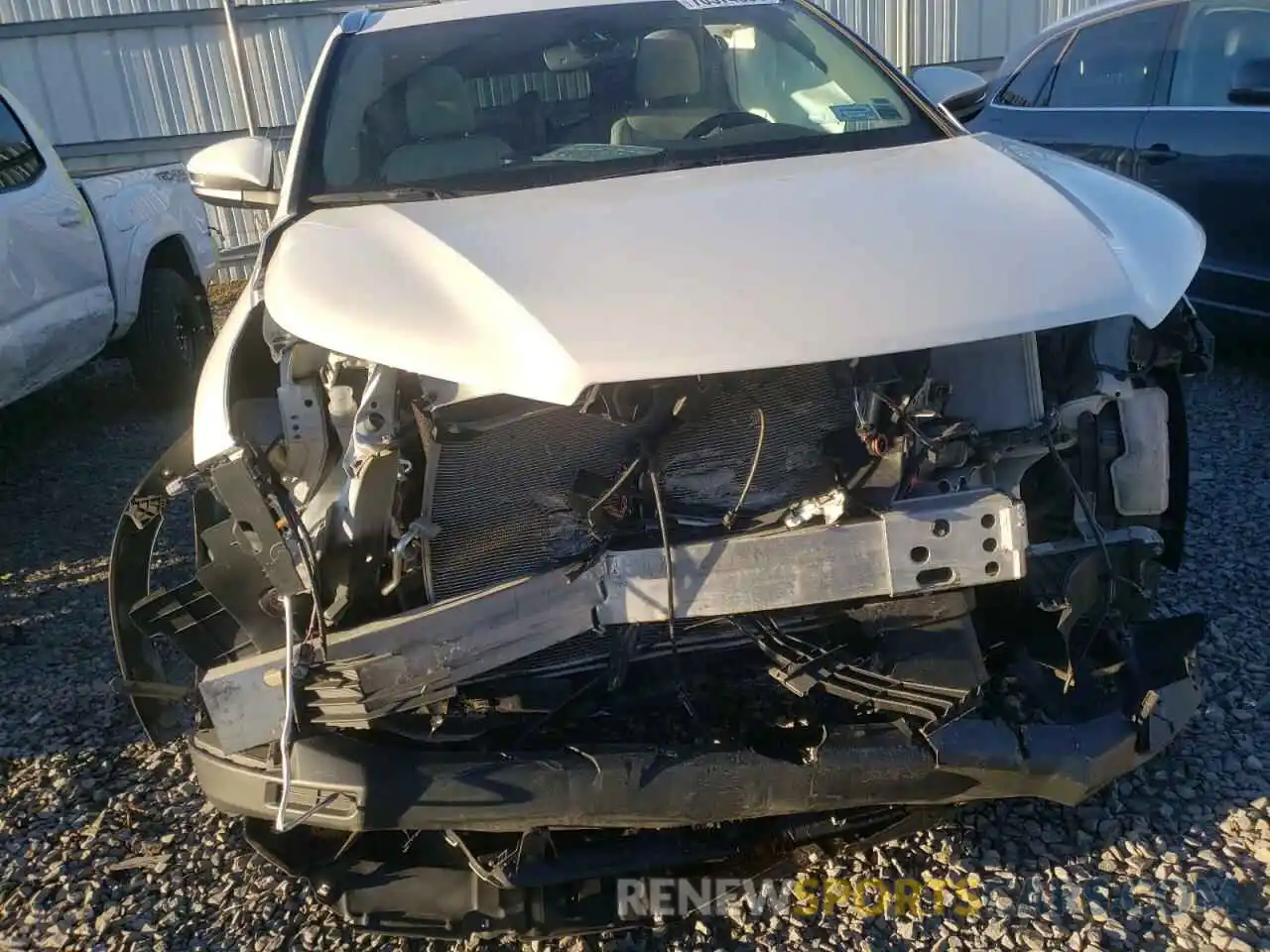 9 Photograph of a damaged car 5TDJZRFH0KS598277 TOYOTA HIGHLANDER 2019