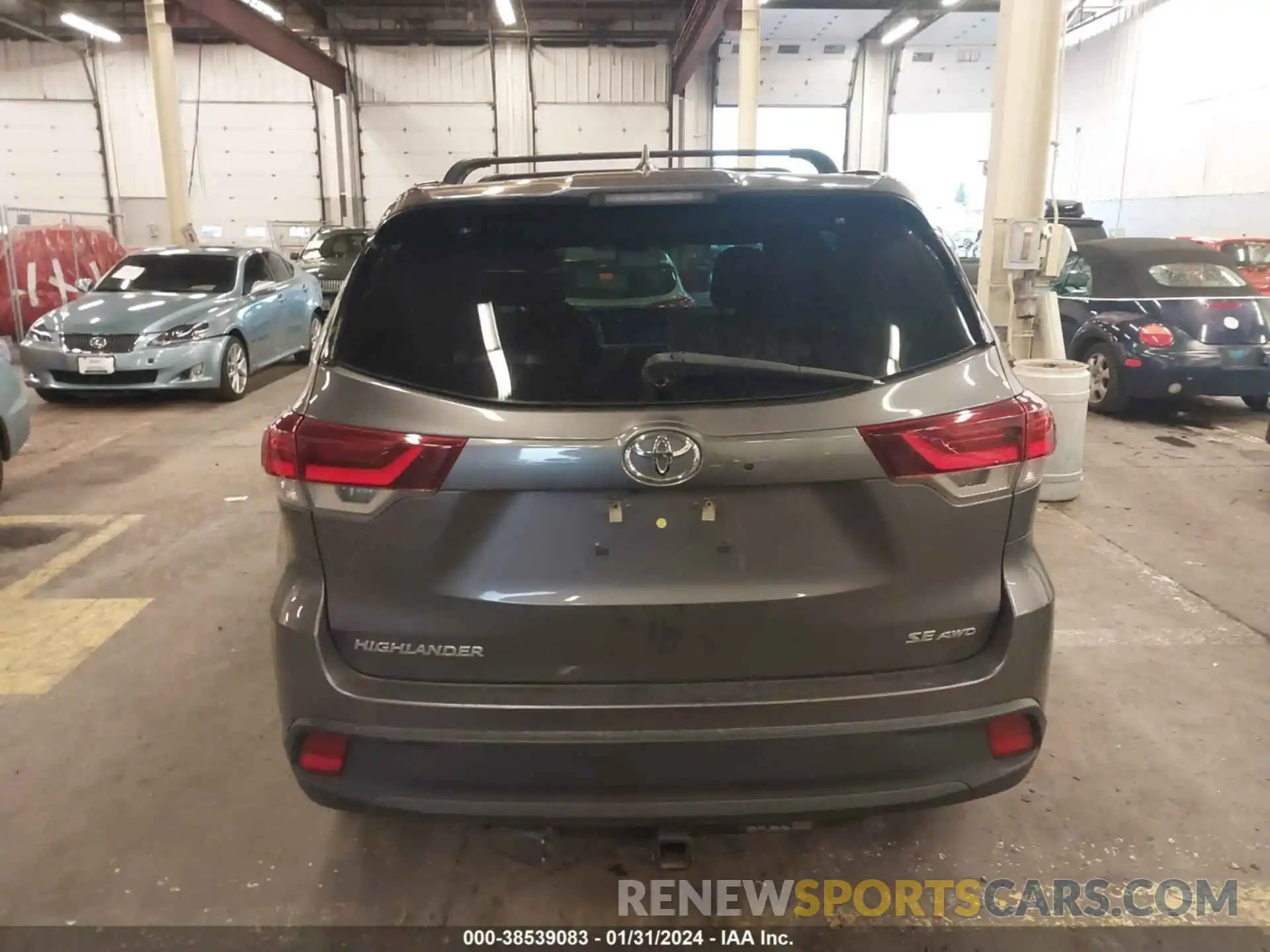 16 Photograph of a damaged car 5TDJZRFH0KS598540 TOYOTA HIGHLANDER 2019