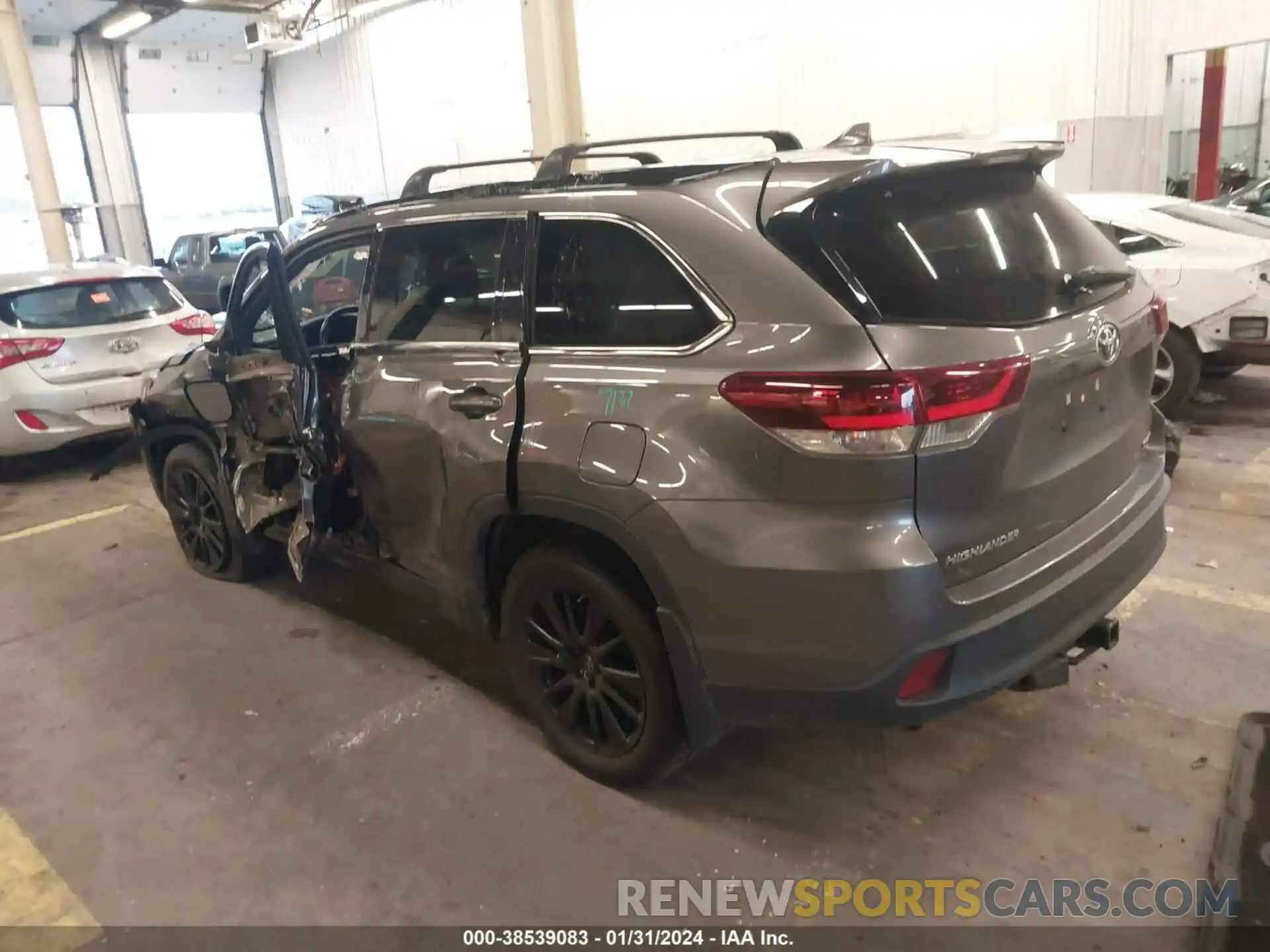 3 Photograph of a damaged car 5TDJZRFH0KS598540 TOYOTA HIGHLANDER 2019